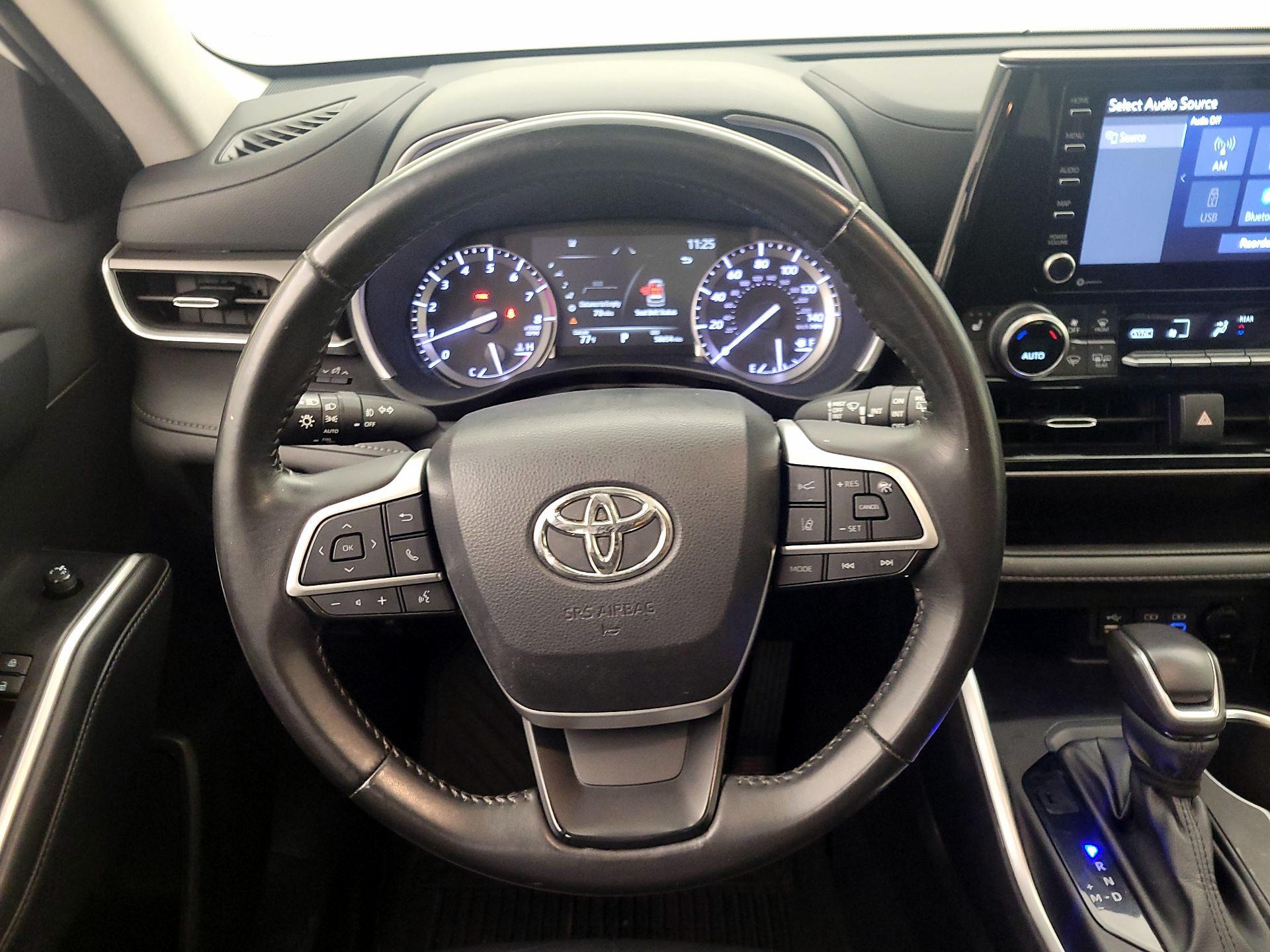 Thumbnail: 2022 Toyota Highlander - 10