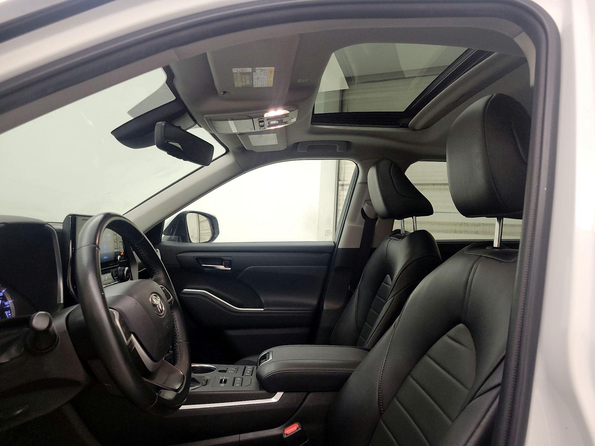 Thumbnail: 2022 Toyota Highlander - 19