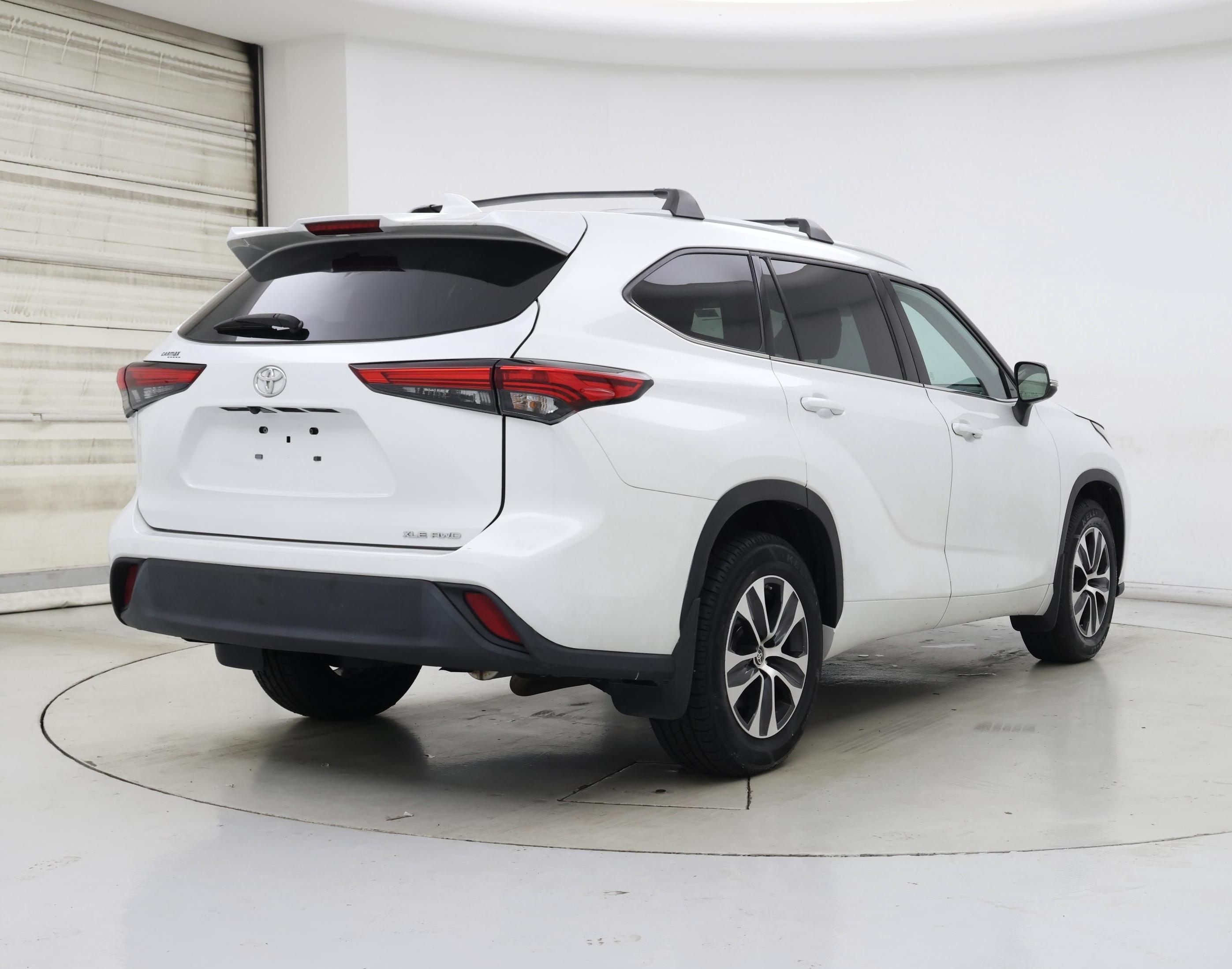 Thumbnail: 2022 Toyota Highlander - 8