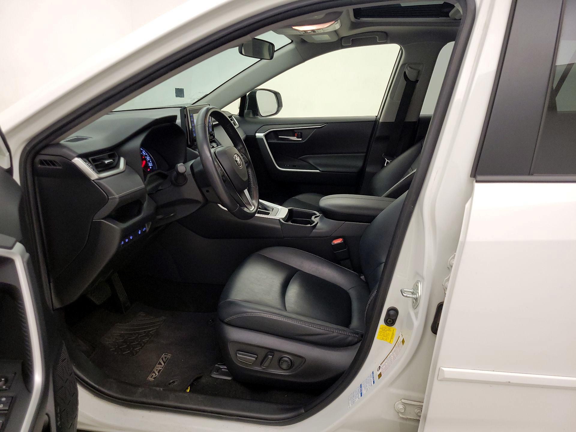 Thumbnail: 2019 Toyota RAV4 - 11
