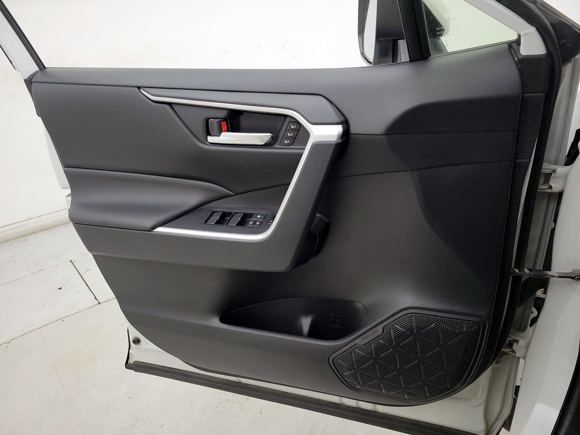 Thumbnail: 2019 Toyota RAV4 - 12