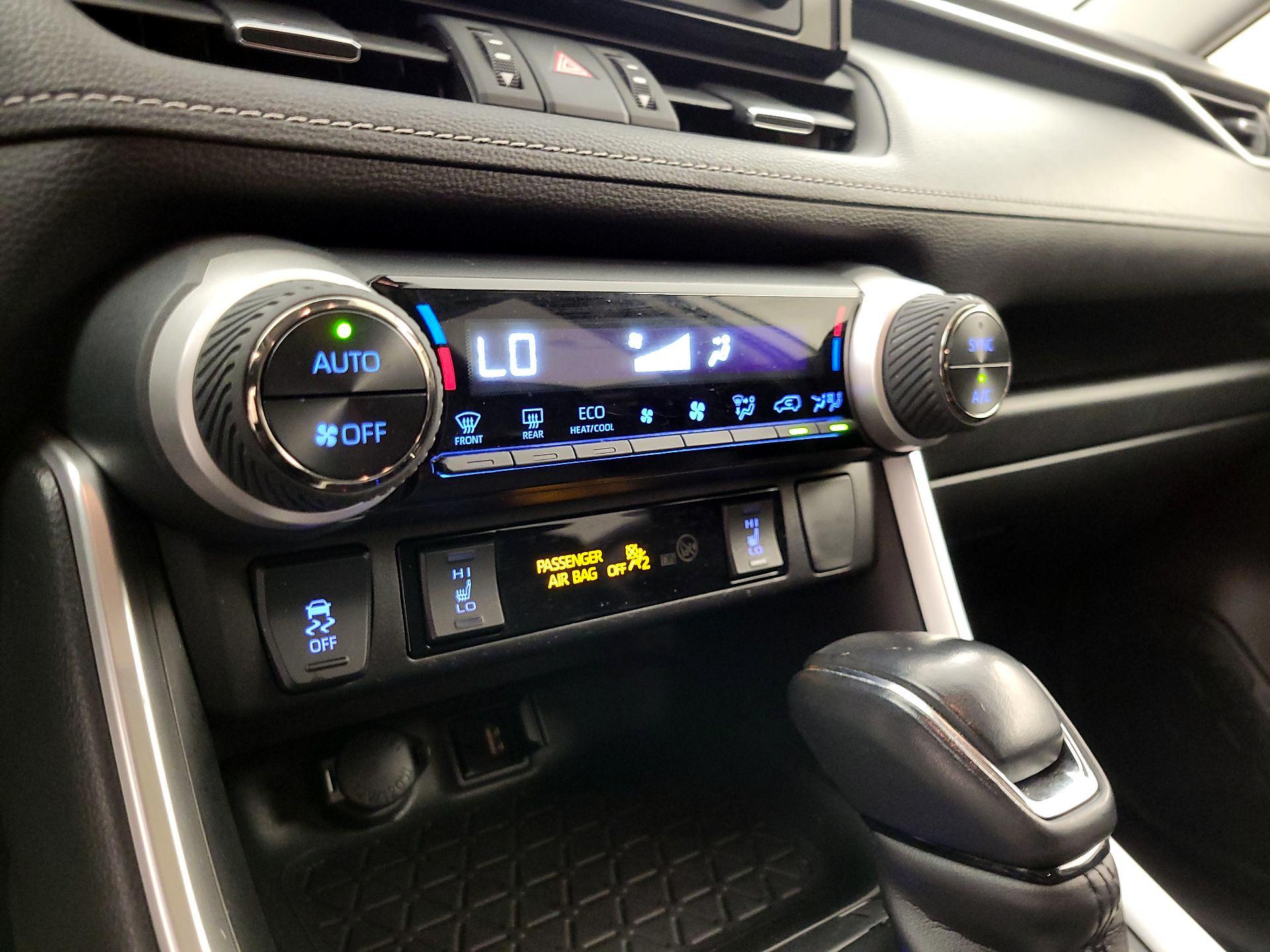 Thumbnail: 2019 Toyota RAV4 - 16