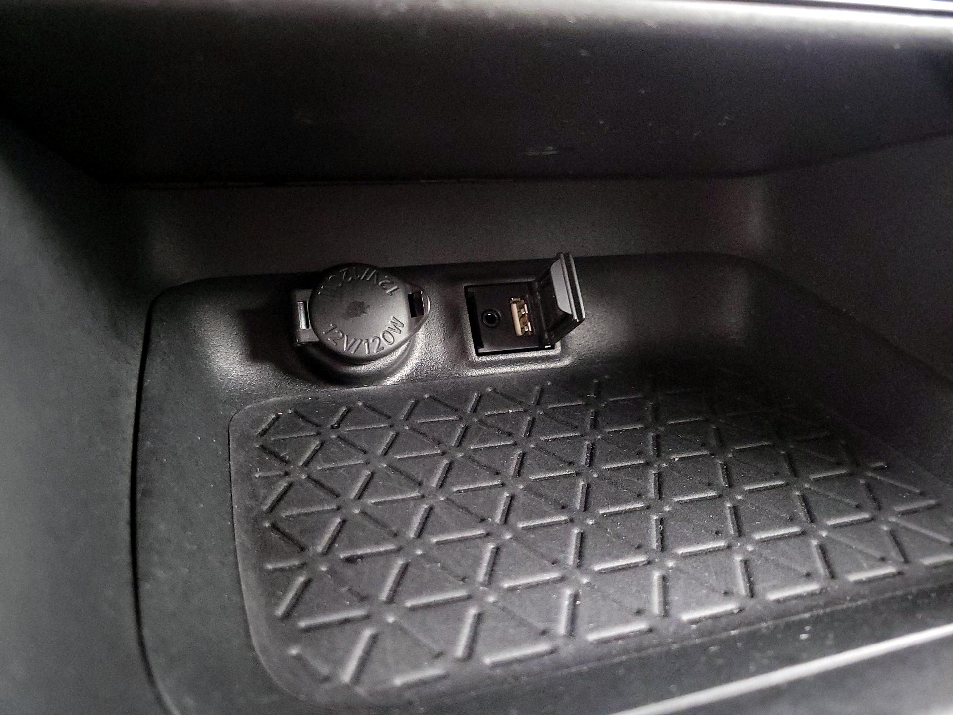 Thumbnail: 2019 Toyota RAV4 - 18