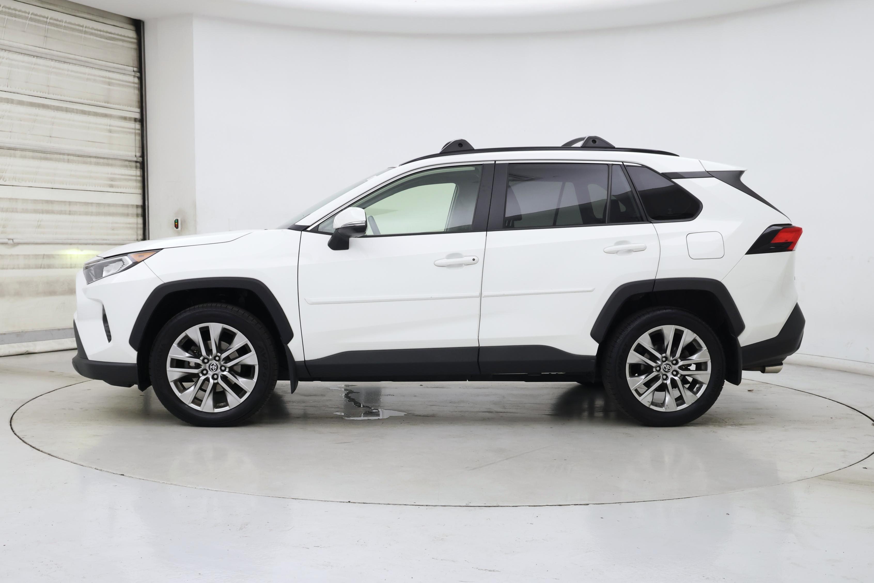 Thumbnail: 2019 Toyota RAV4 - 3