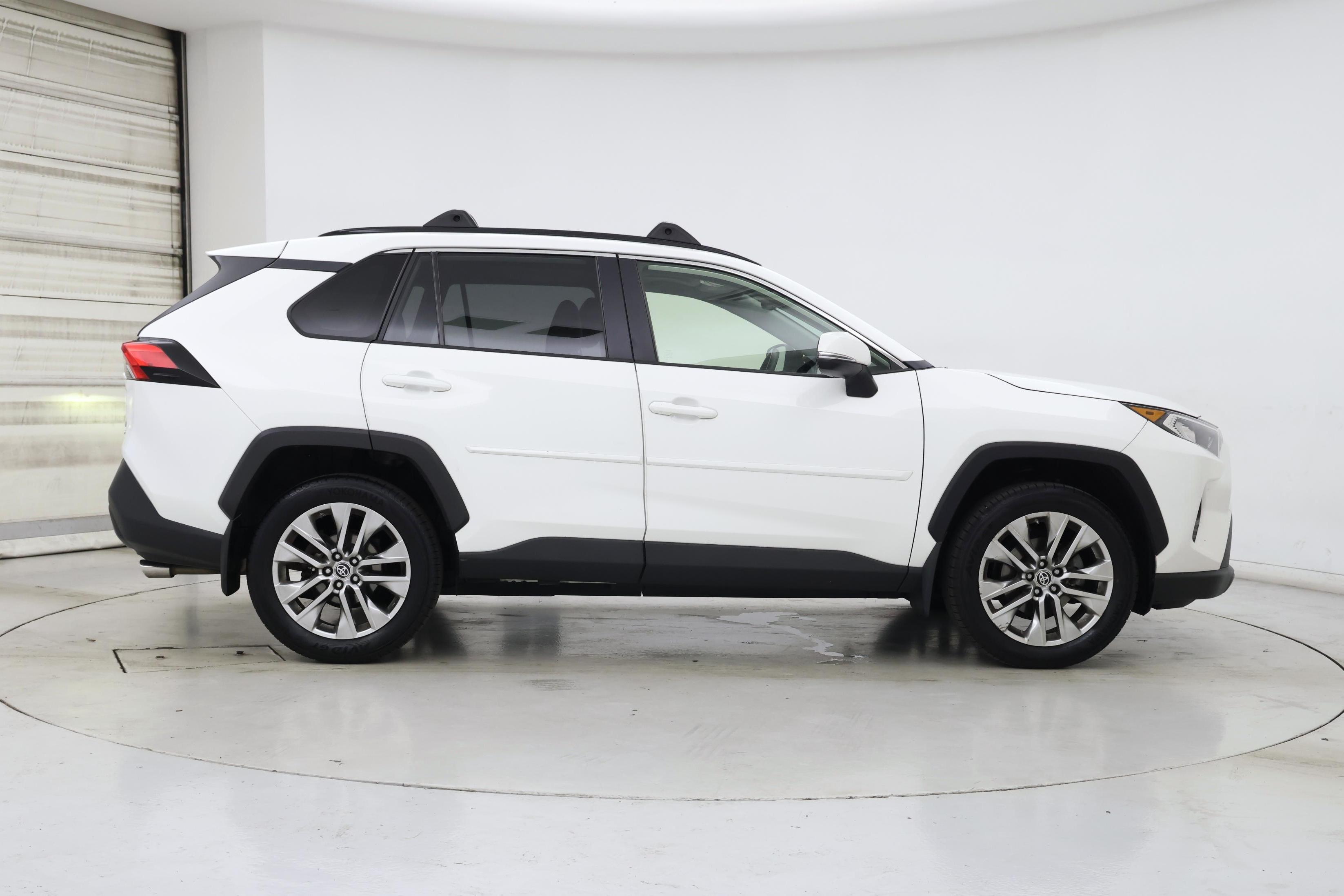 Thumbnail: 2019 Toyota RAV4 - 7