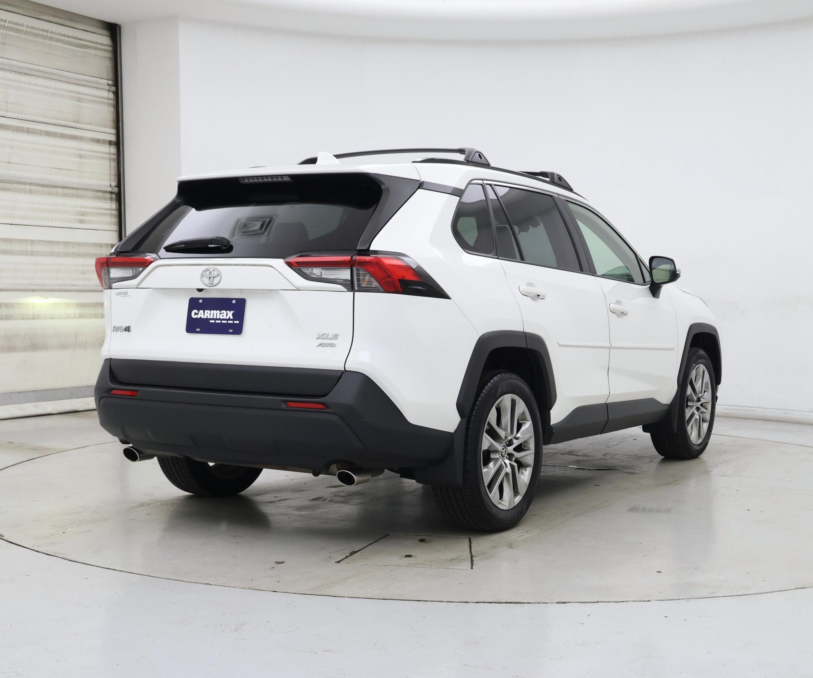 Thumbnail: 2019 Toyota RAV4 - 8