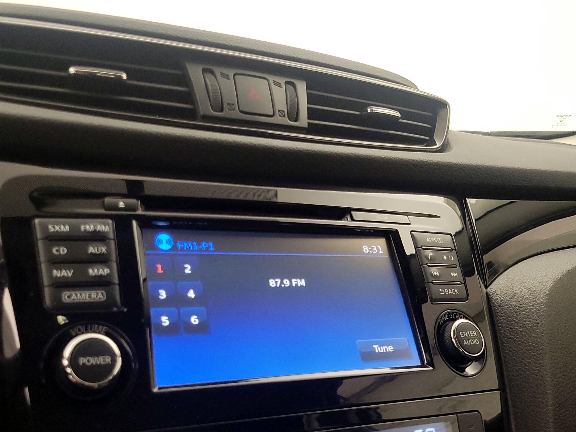 Thumbnail: 2018 Nissan Rogue Sport - 15