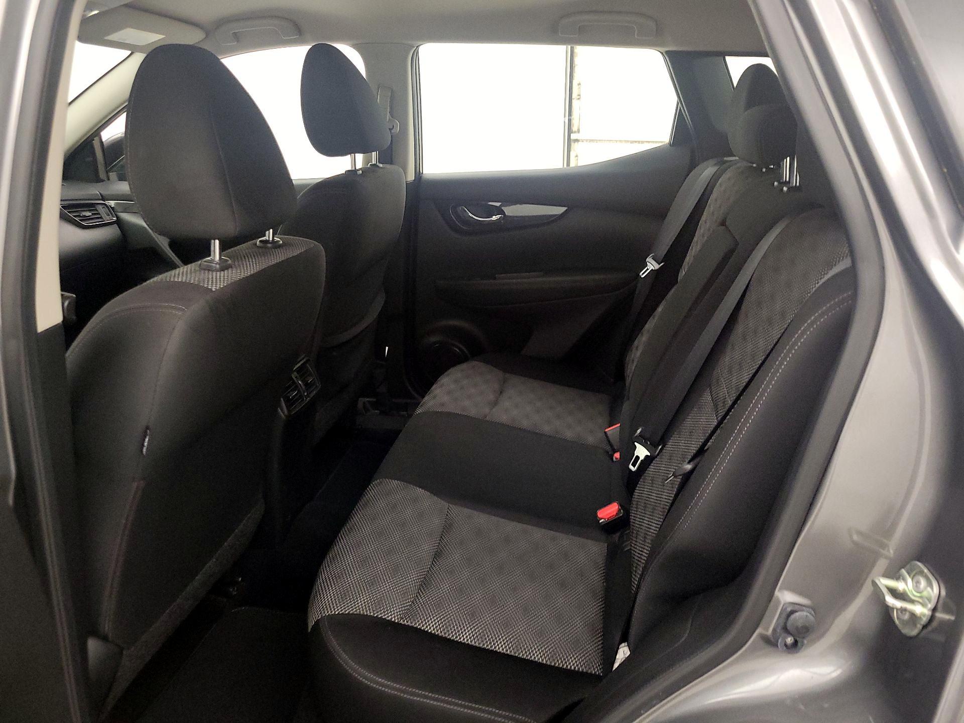 Thumbnail: 2018 Nissan Rogue Sport - 19