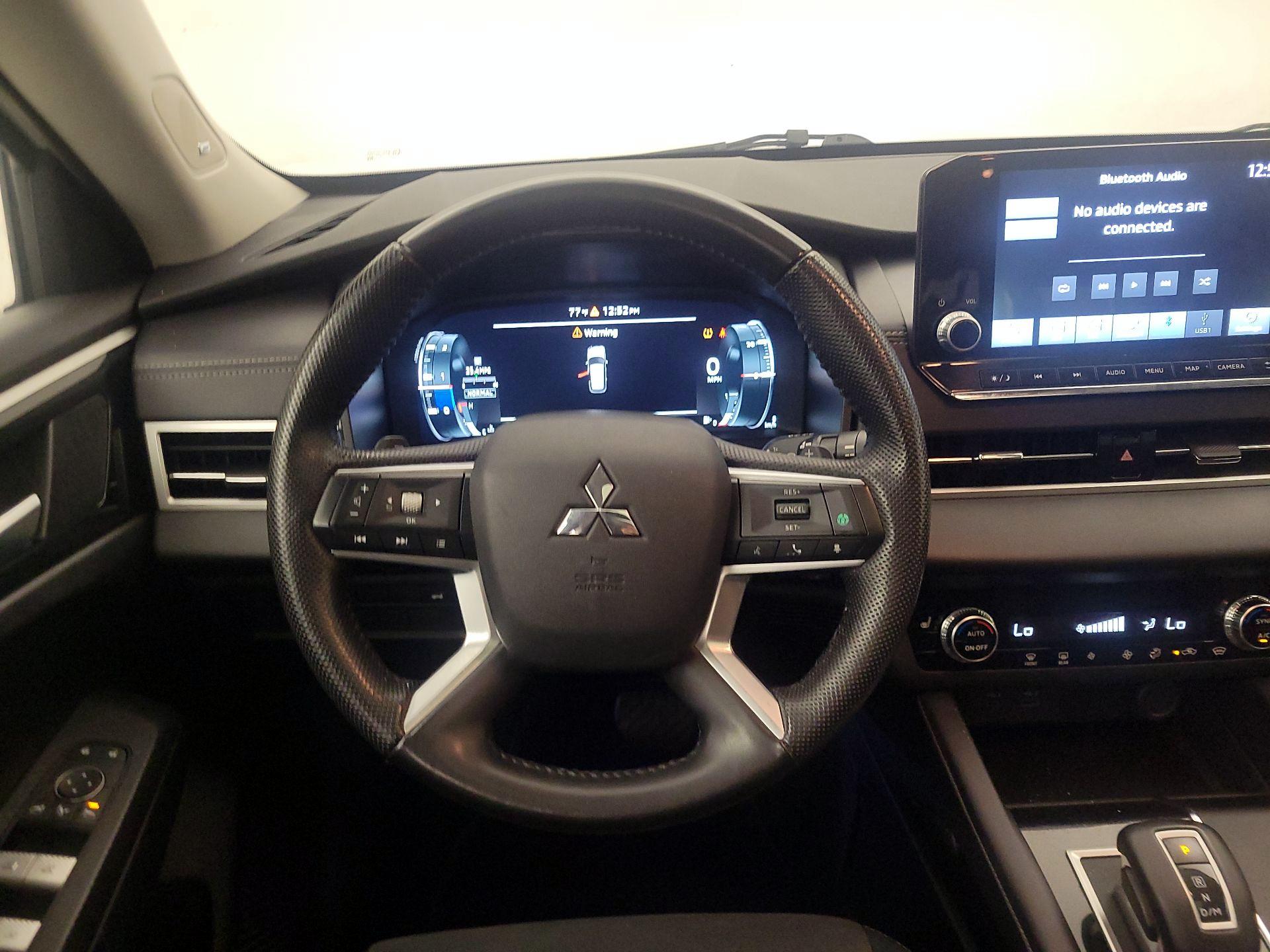 Thumbnail: 2023 Mitsubishi Outlander - 10