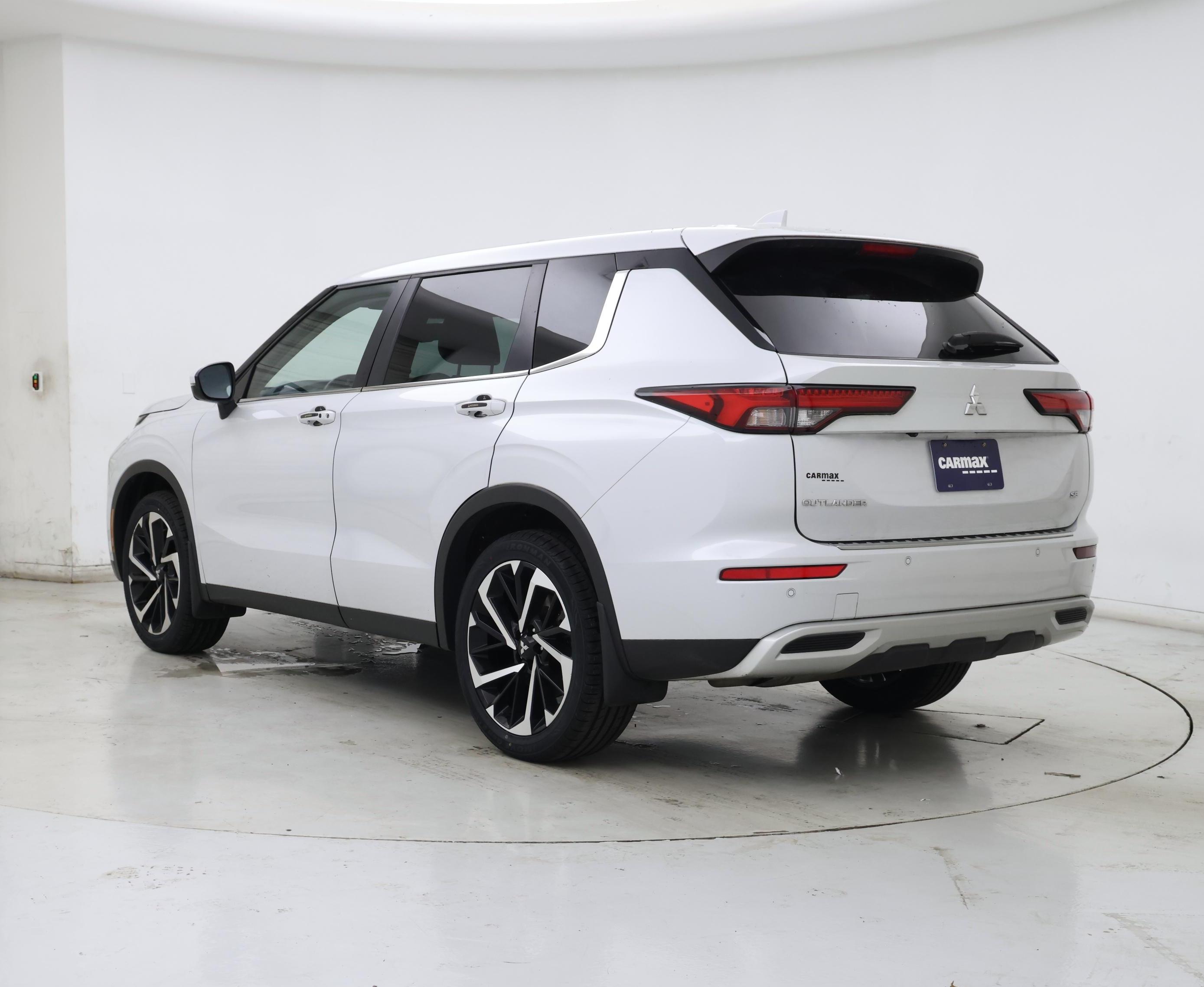 Thumbnail: 2023 Mitsubishi Outlander - 2