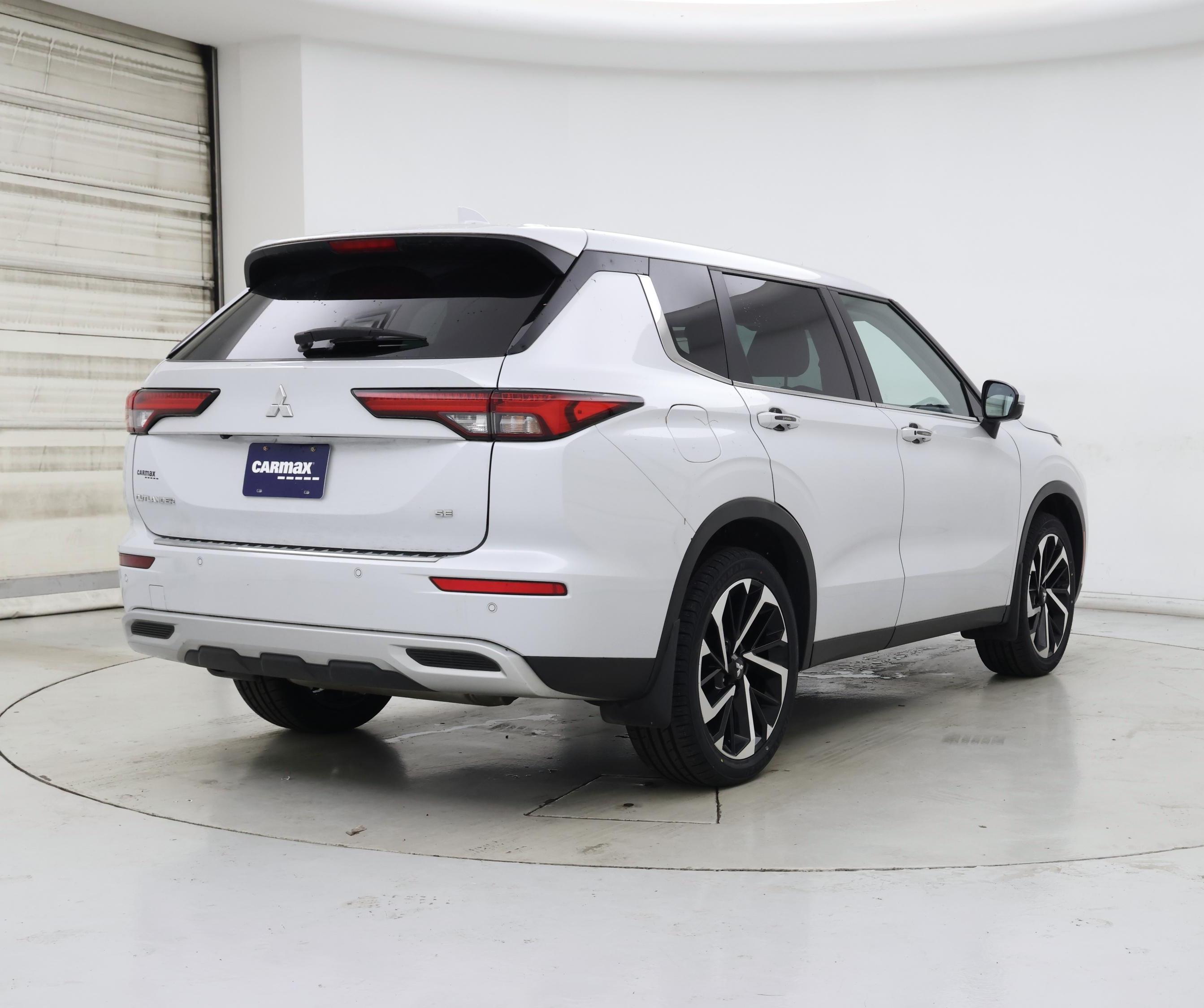 Thumbnail: 2023 Mitsubishi Outlander - 8