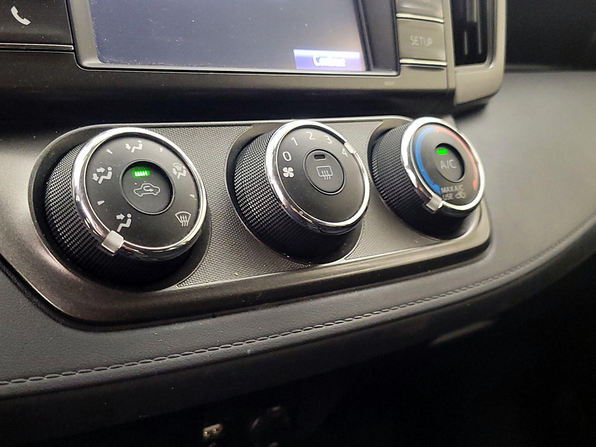 Thumbnail: 2015 Toyota RAV4 - 16