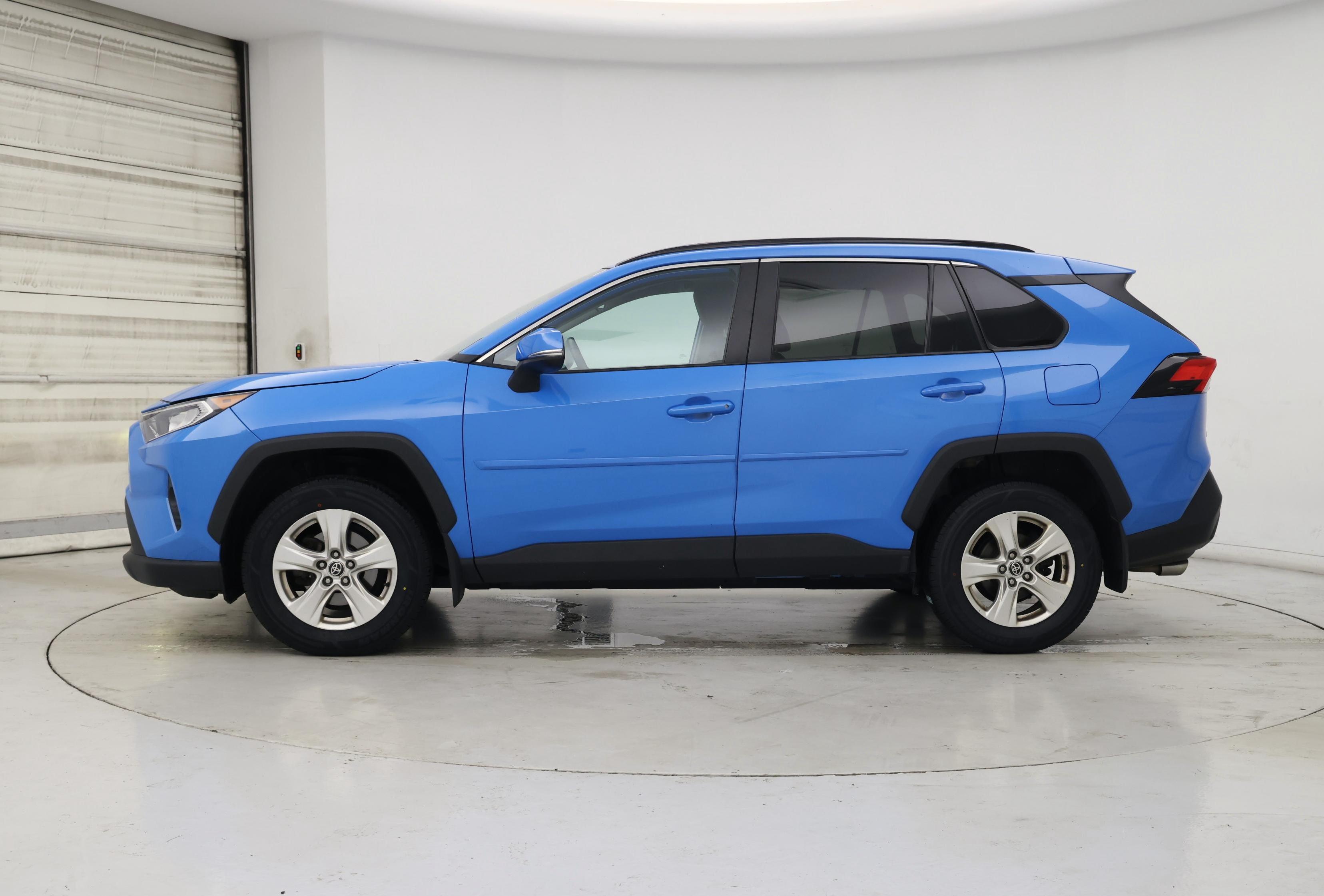 Thumbnail: 2021 Toyota RAV4 - 3