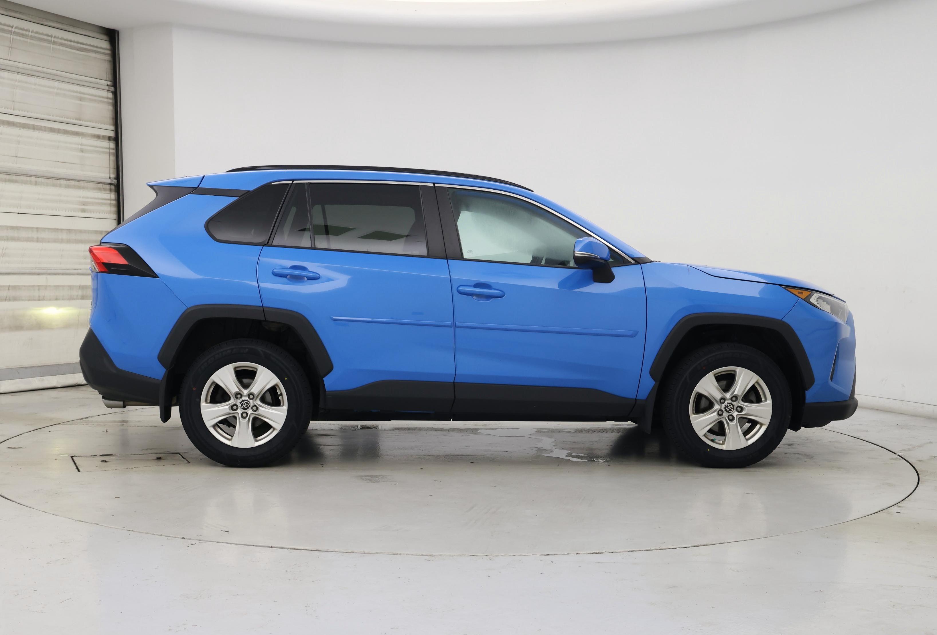 Thumbnail: 2021 Toyota RAV4 - 7
