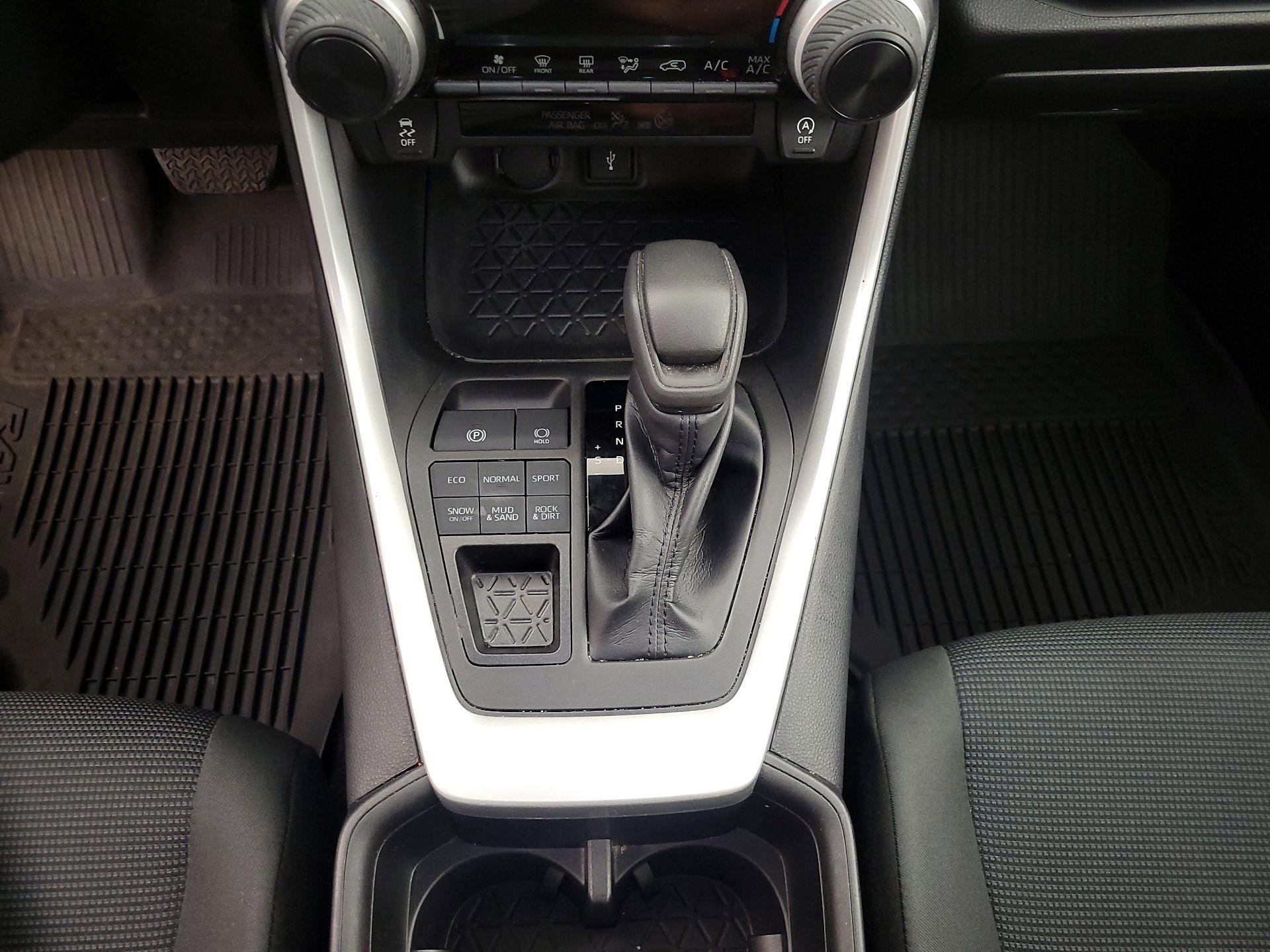 Thumbnail: 2022 Toyota RAV4 - 17