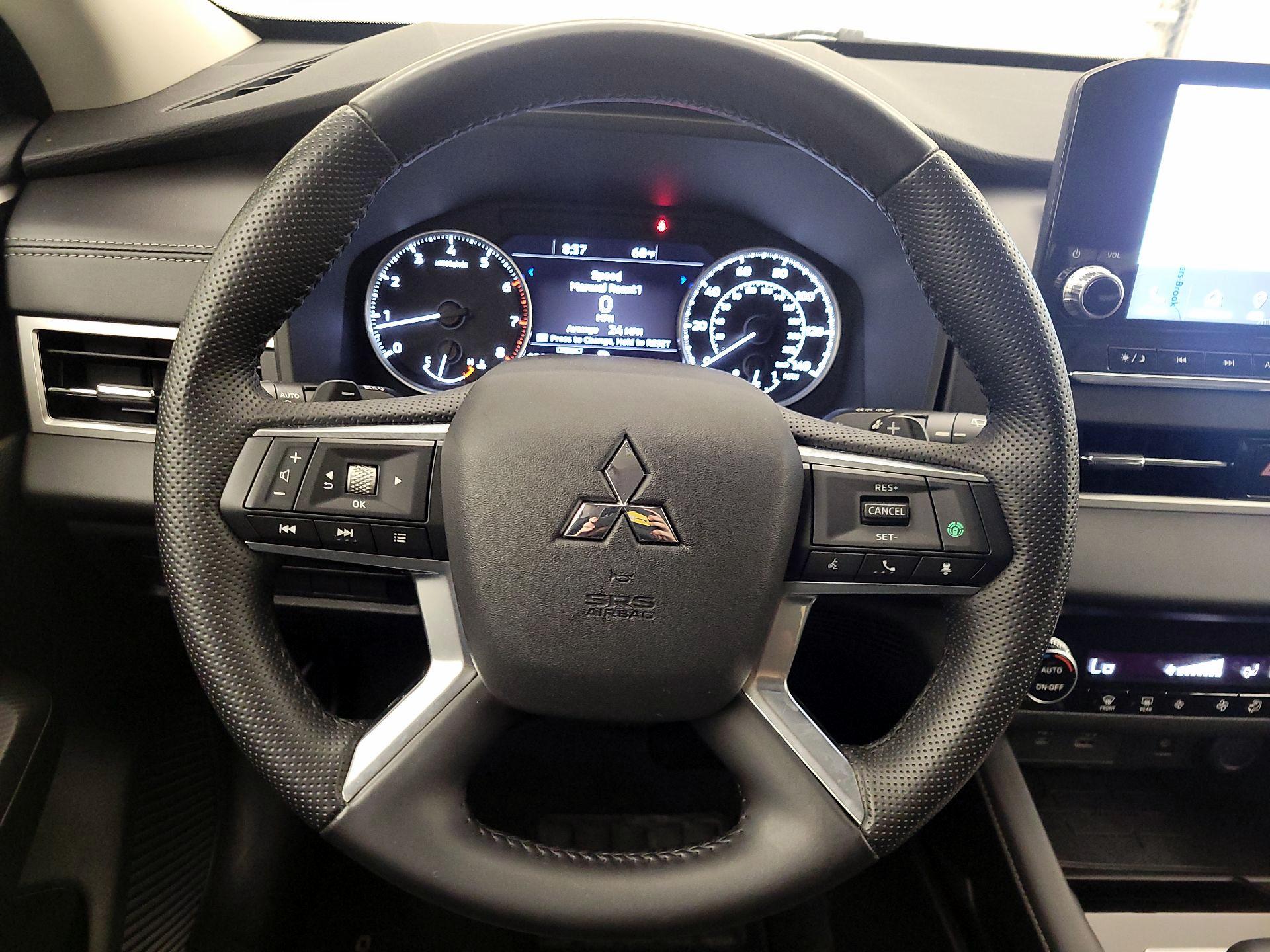 Thumbnail: 2022 Mitsubishi Outlander - 10