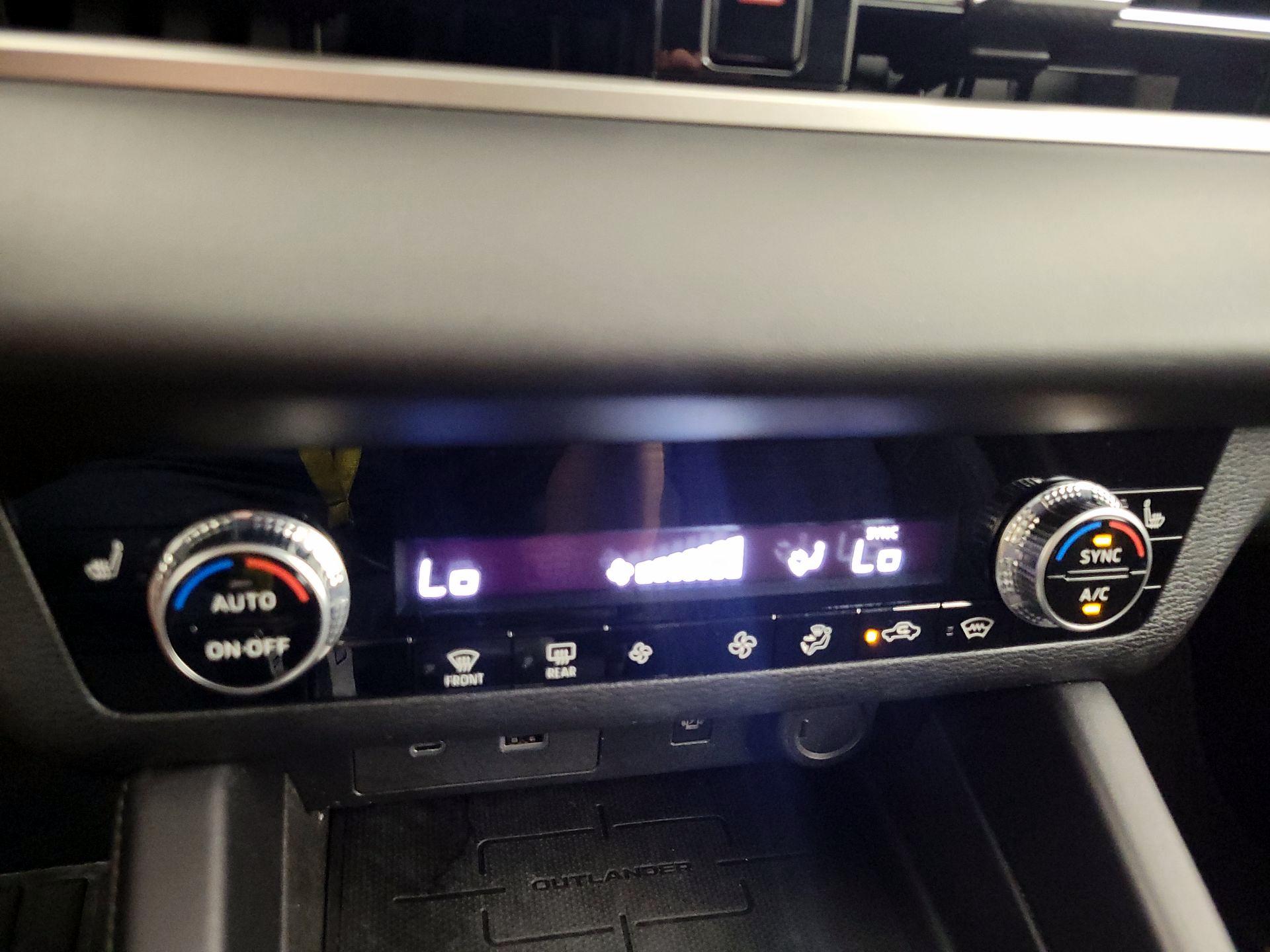 Thumbnail: 2022 Mitsubishi Outlander - 17