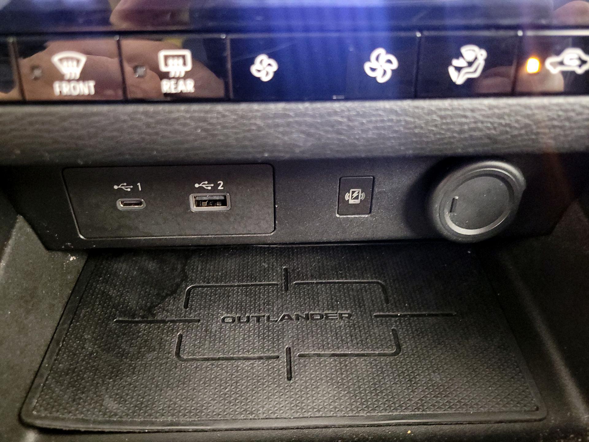 Thumbnail: 2022 Mitsubishi Outlander - 19