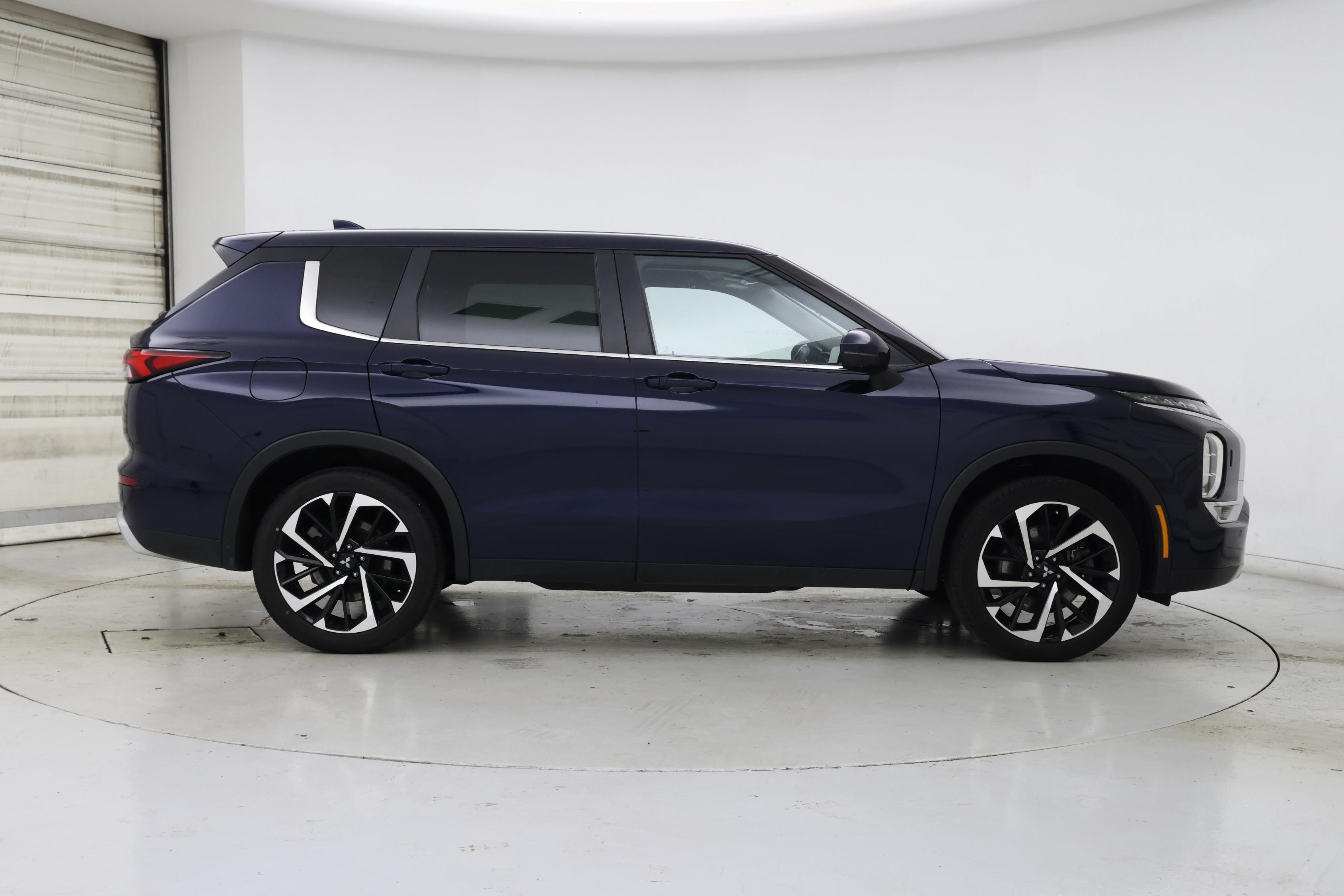Thumbnail: 2022 Mitsubishi Outlander - 7