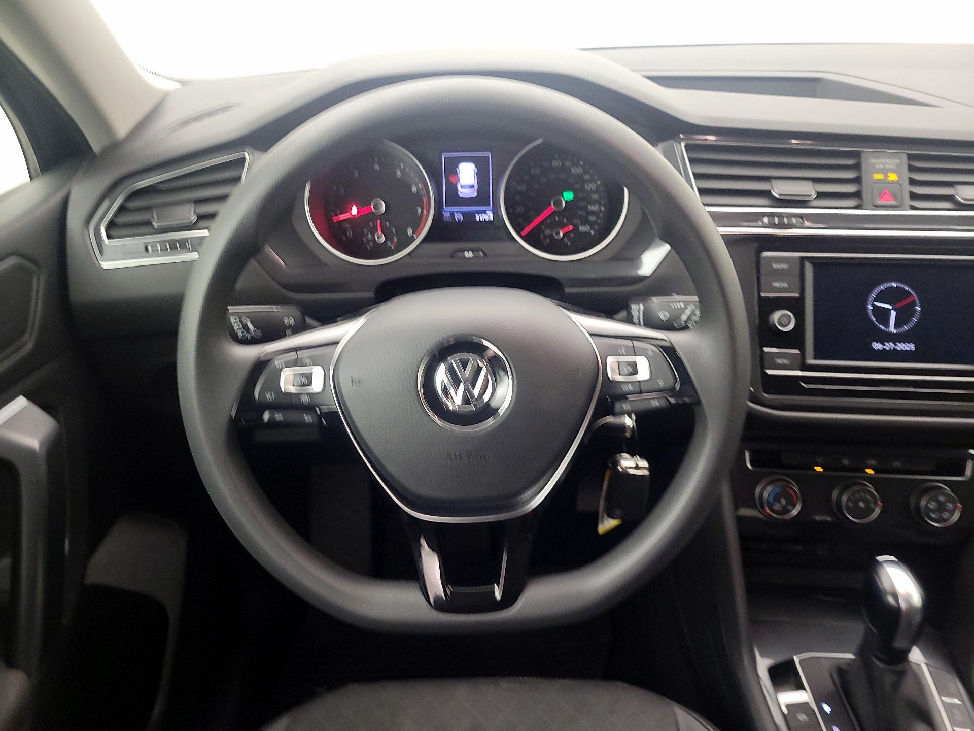 Thumbnail: 2021 Volkswagen Tiguan - 10