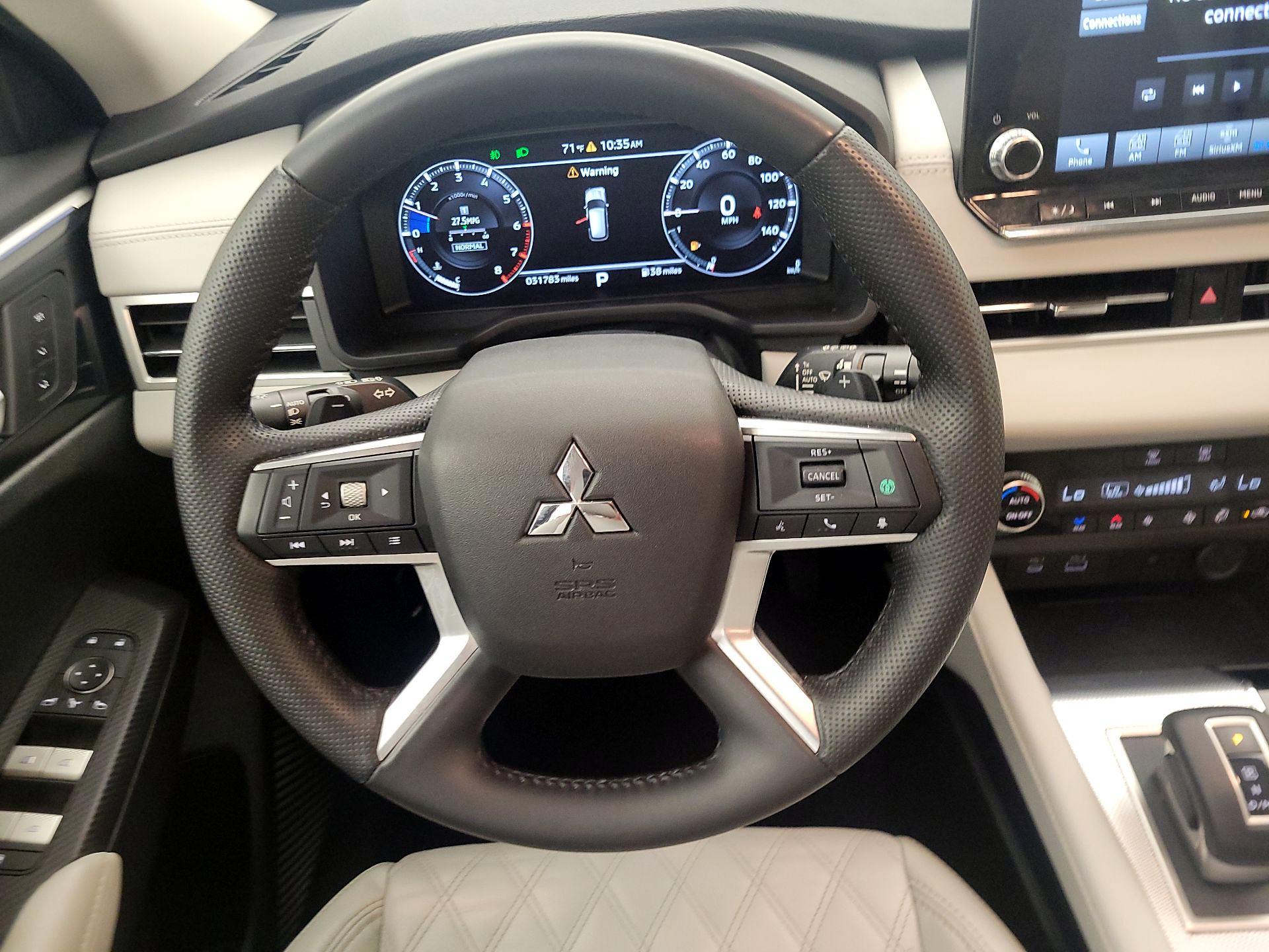 Thumbnail: 2022 Mitsubishi Outlander - 10