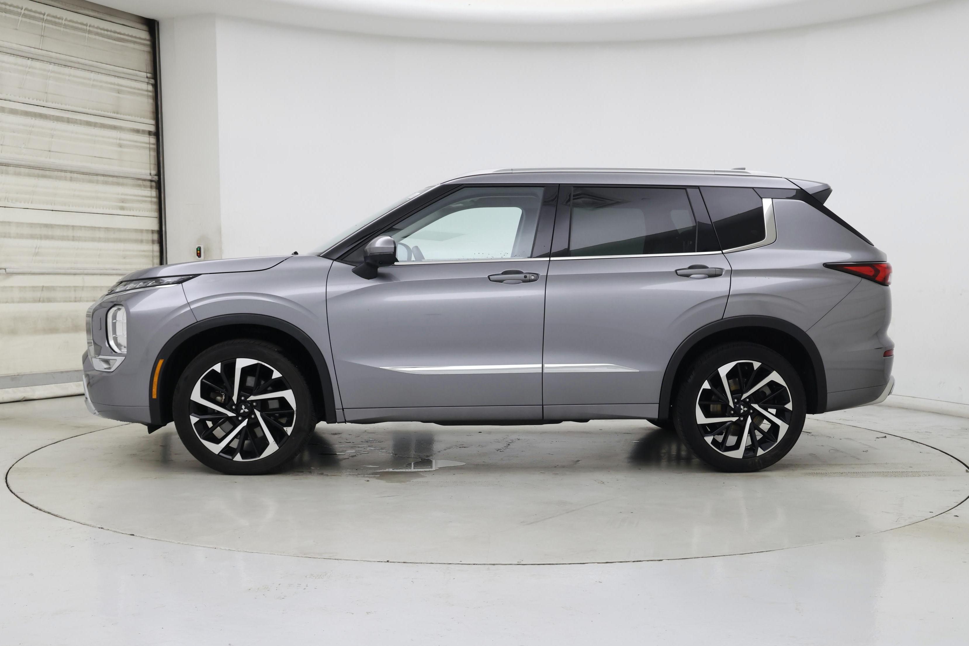 Thumbnail: 2022 Mitsubishi Outlander - 3
