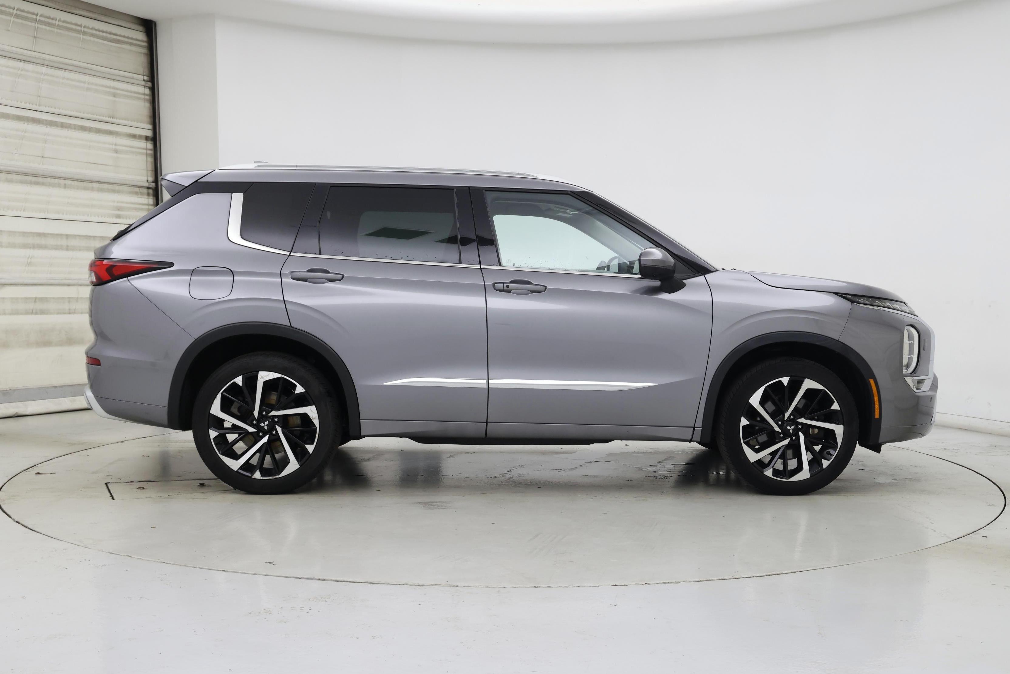 Thumbnail: 2022 Mitsubishi Outlander - 7
