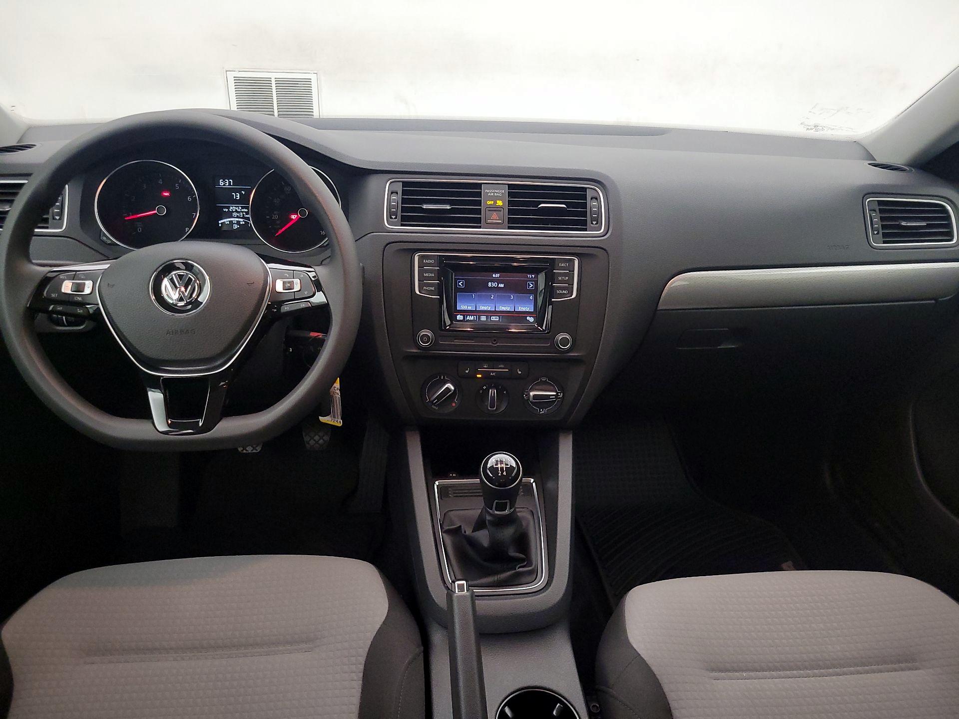 Thumbnail: 2017 Volkswagen Jetta - 9