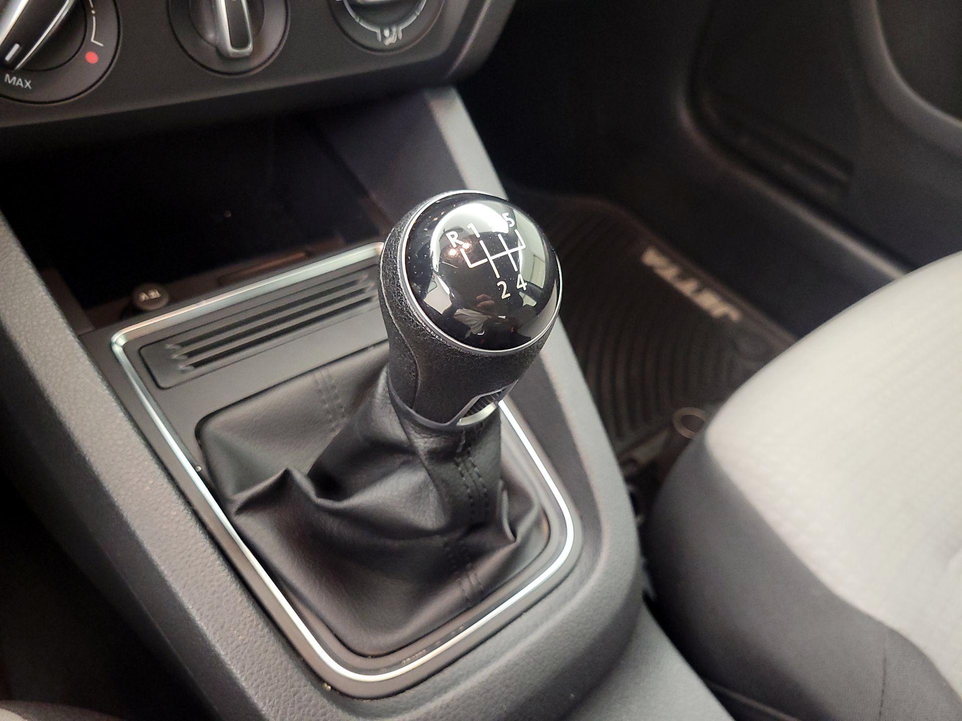 Thumbnail: 2017 Volkswagen Jetta - 17