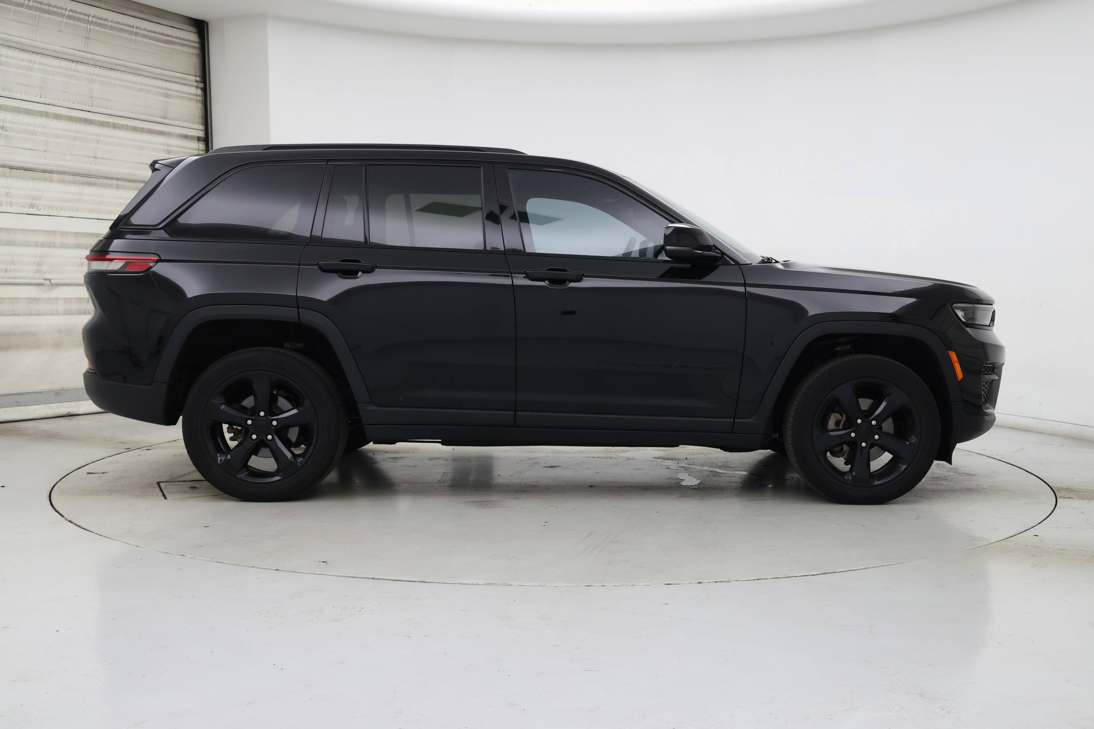 Thumbnail: 2022 Jeep Grand Cherokee - 7