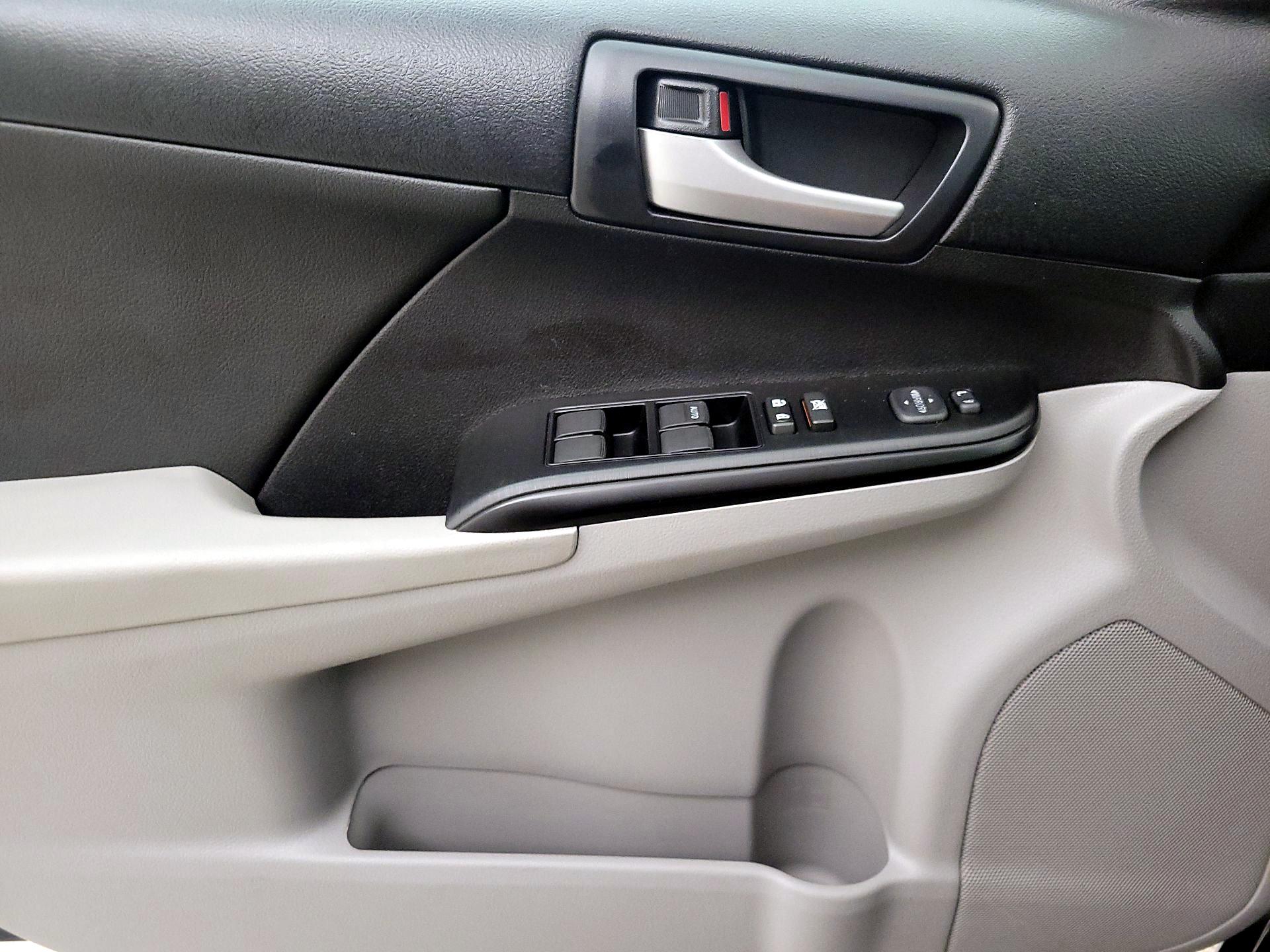 Thumbnail: 2014 Toyota Camry - 12