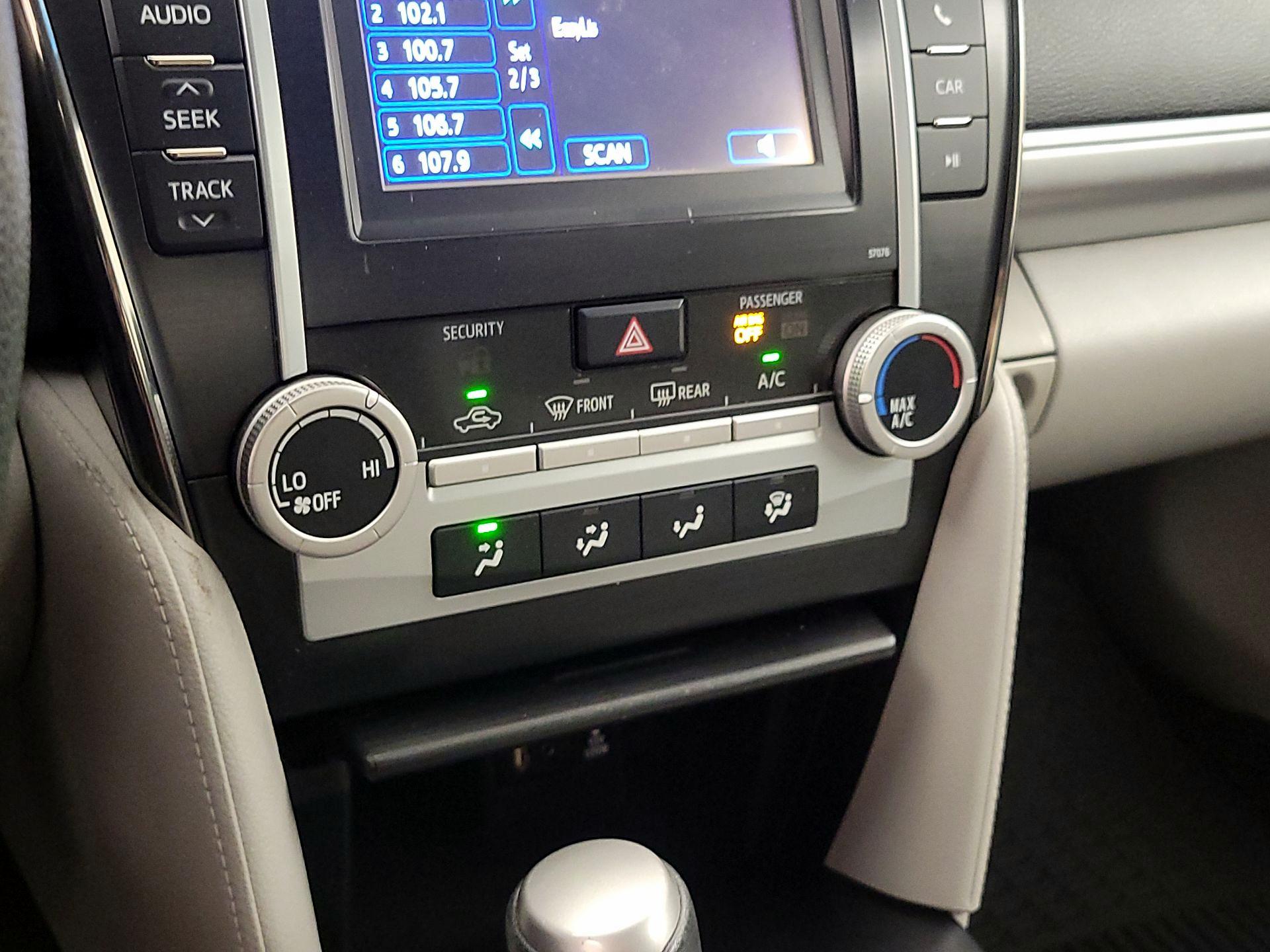 Thumbnail: 2014 Toyota Camry - 15