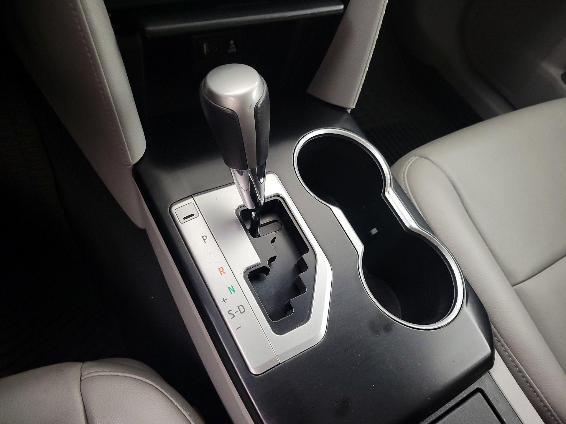 Thumbnail: 2014 Toyota Camry - 16