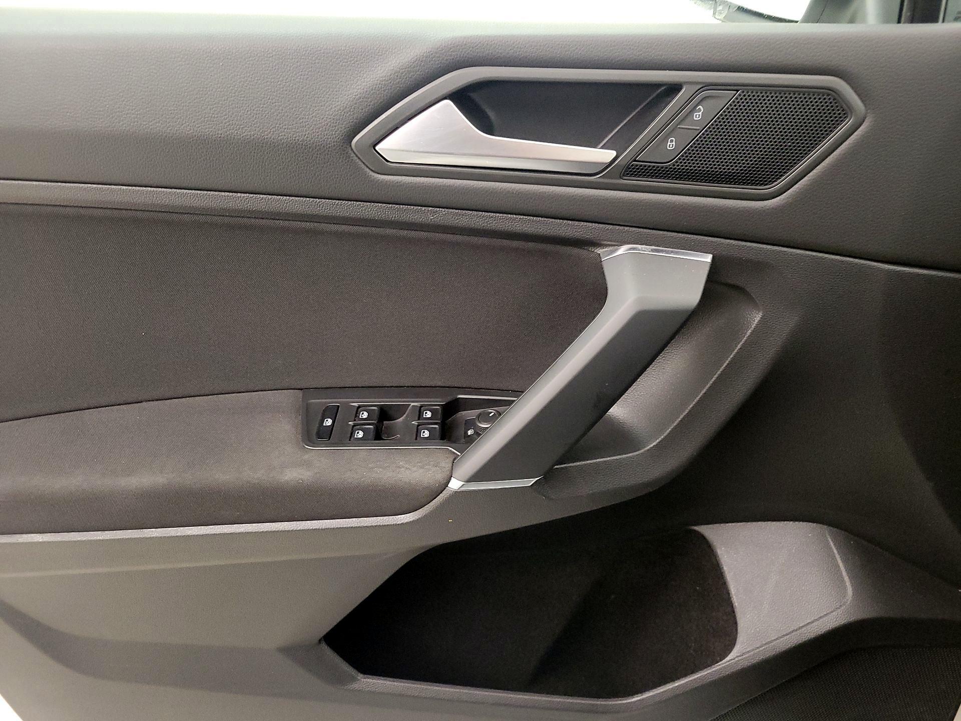 Thumbnail: 2020 Volkswagen Tiguan - 12