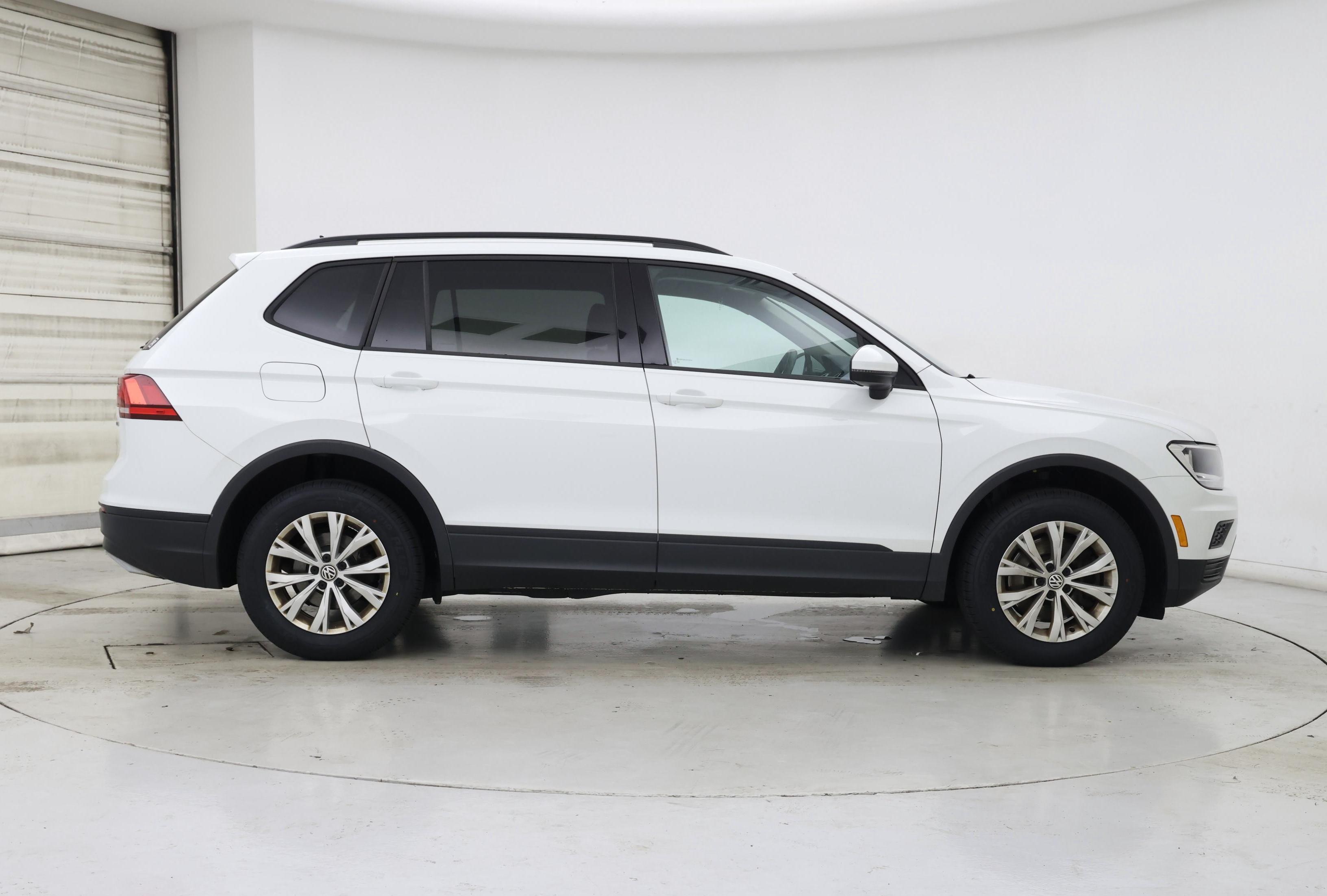 Thumbnail: 2020 Volkswagen Tiguan - 7