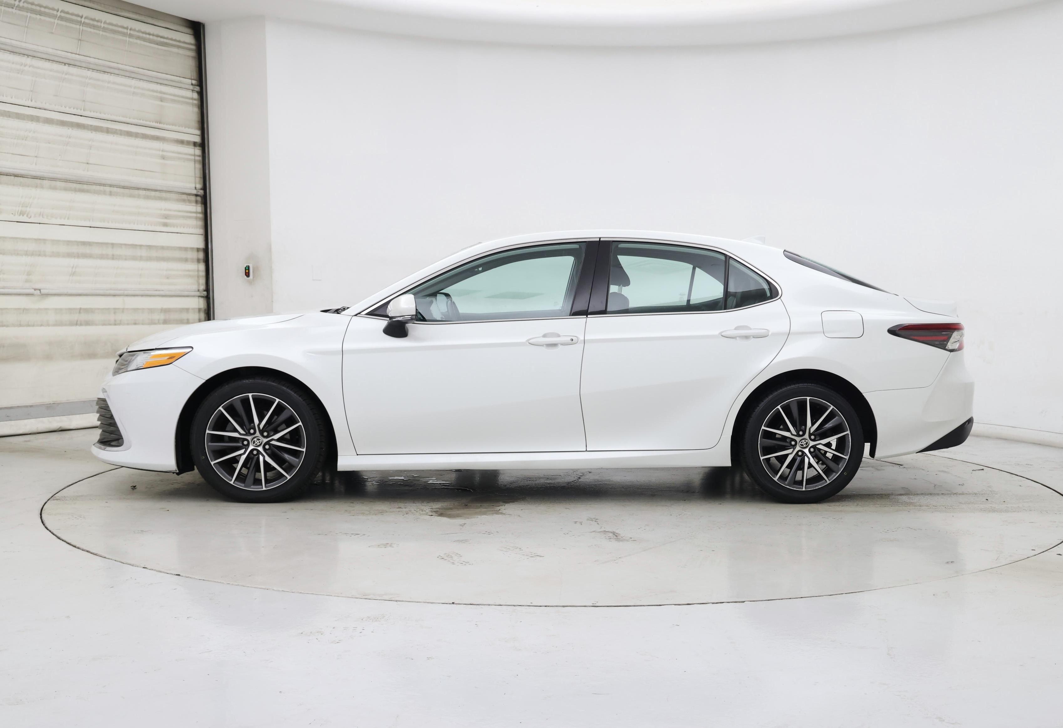 Thumbnail: 2021 Toyota Camry - 3