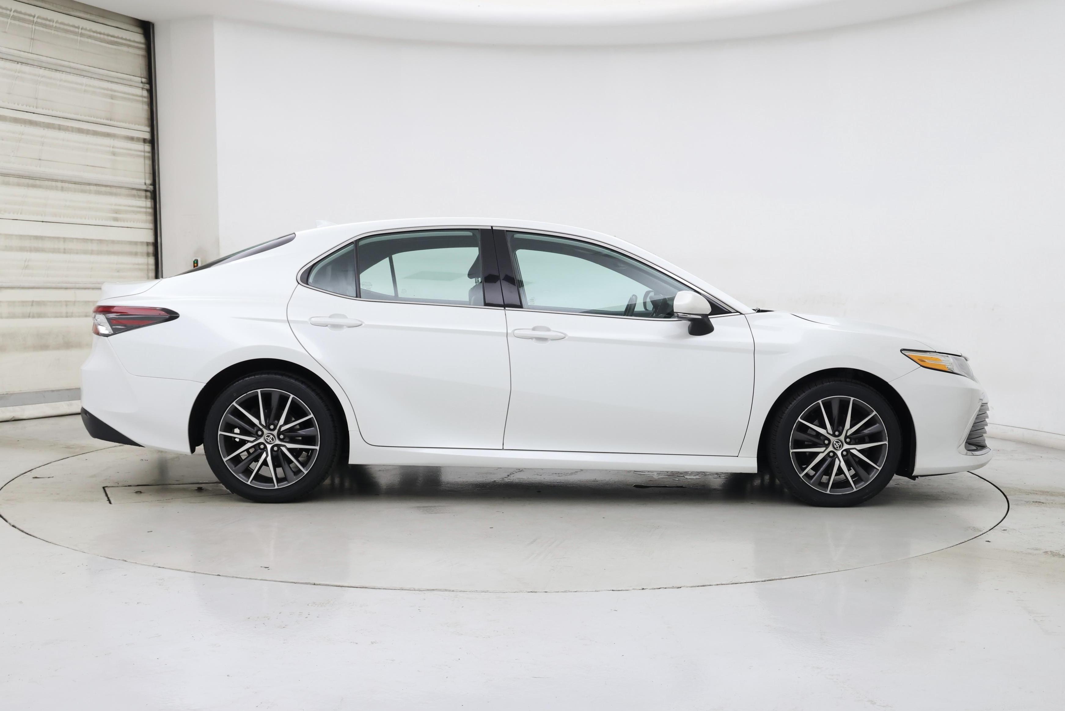 Thumbnail: 2021 Toyota Camry - 7