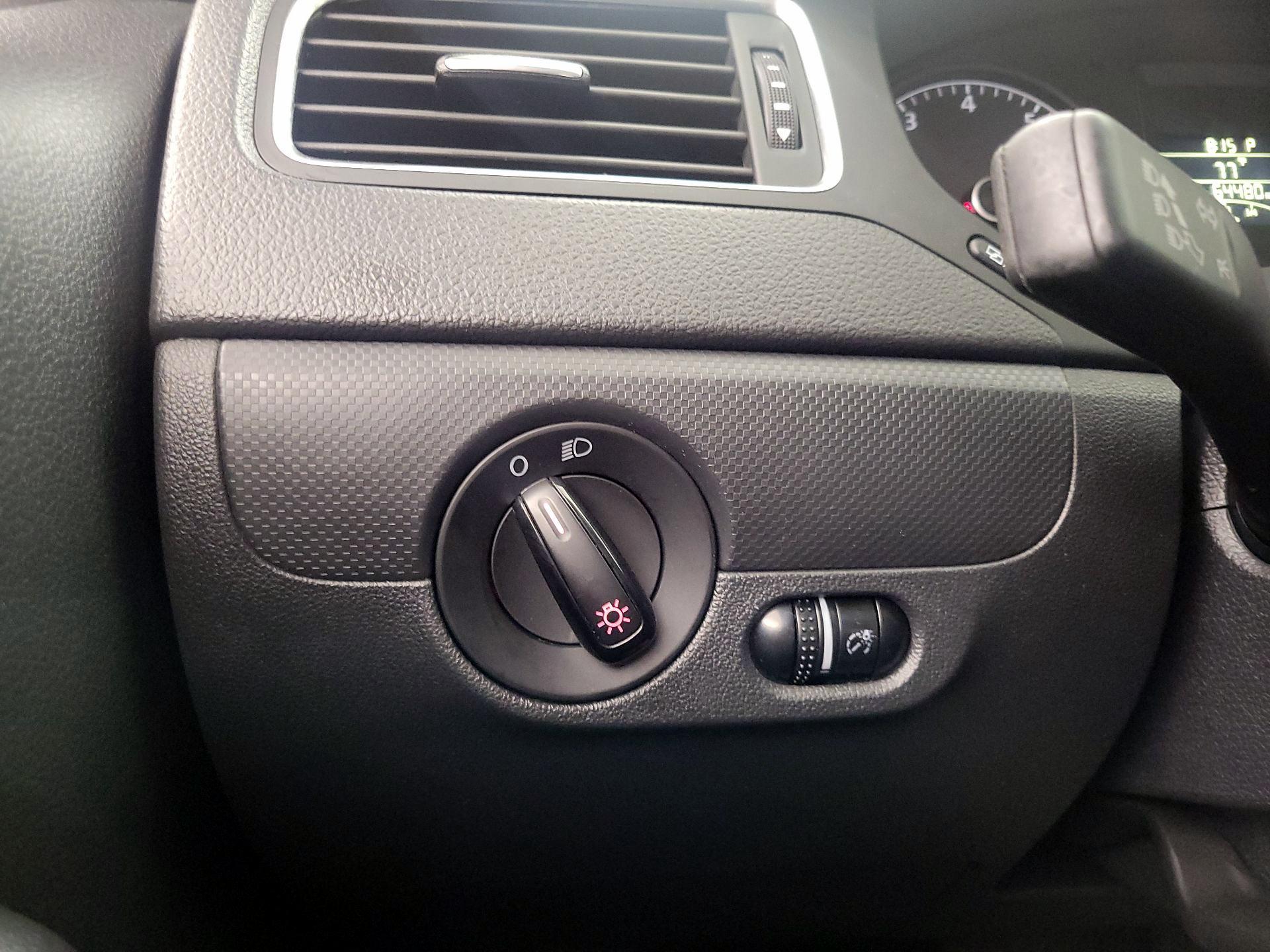 Thumbnail: 2014 Volkswagen Jetta - 13