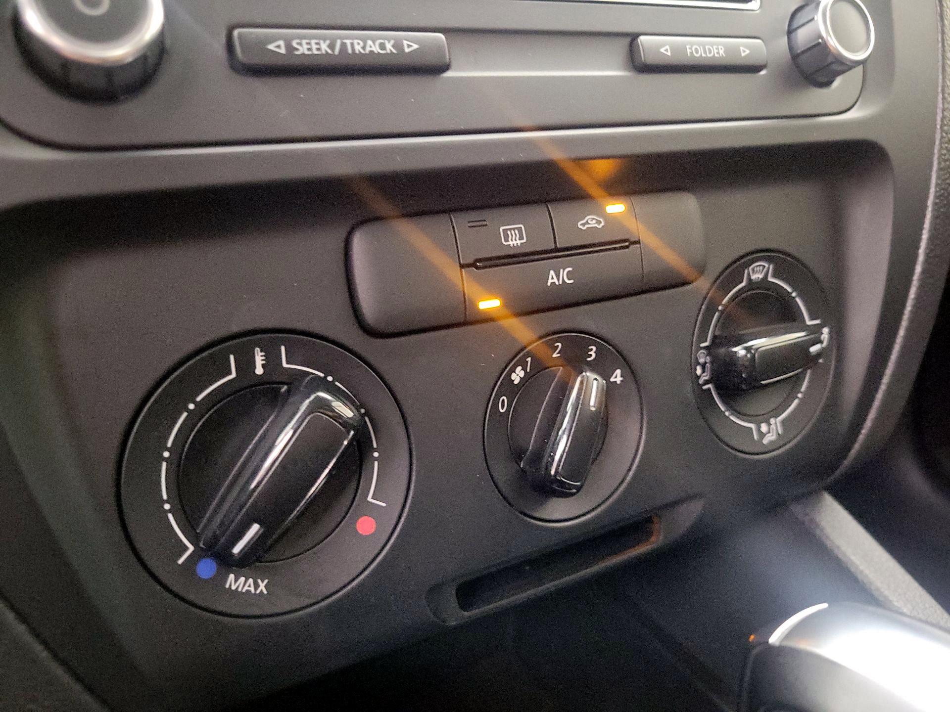 Thumbnail: 2014 Volkswagen Jetta - 15