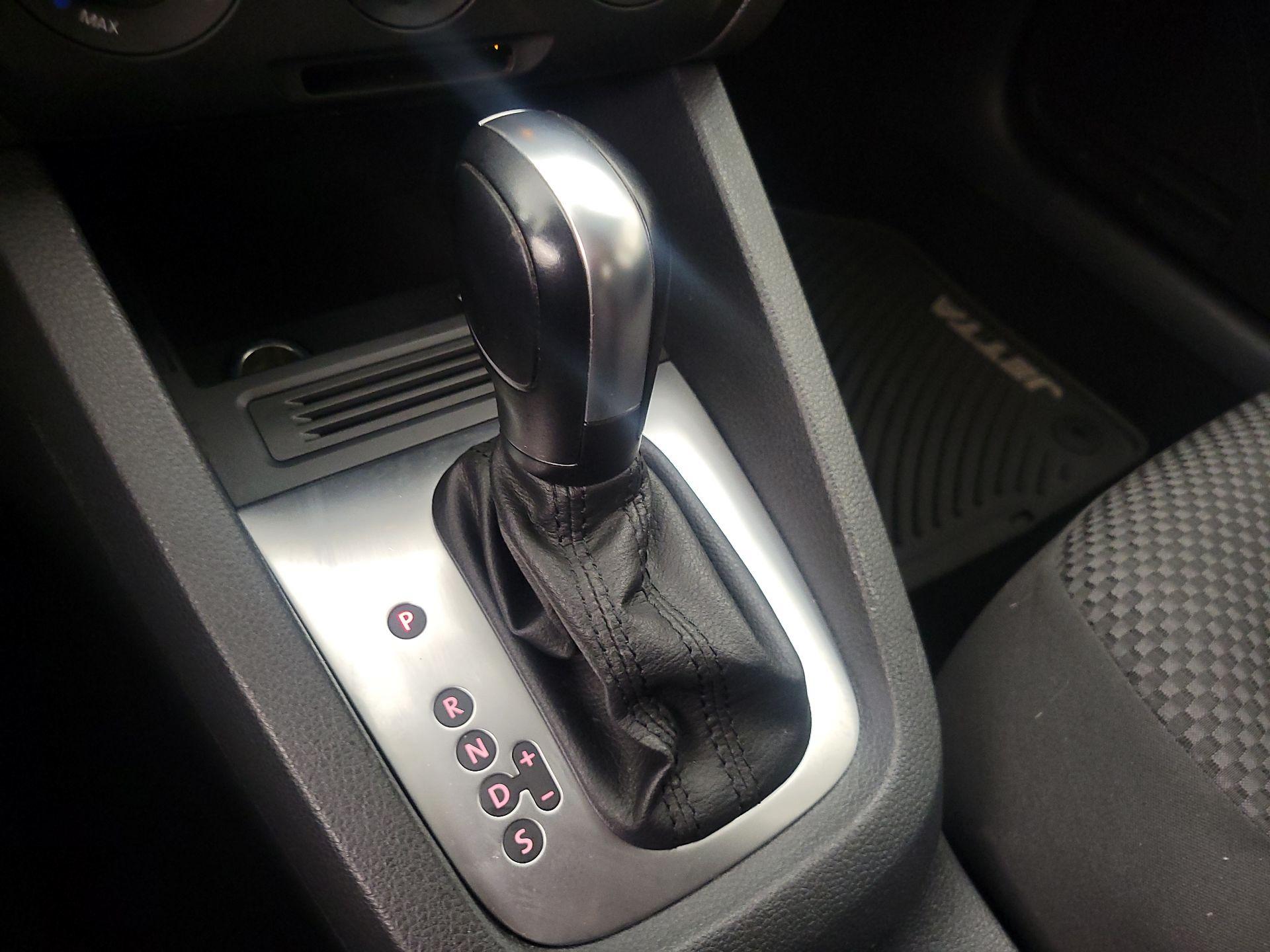 Thumbnail: 2014 Volkswagen Jetta - 16
