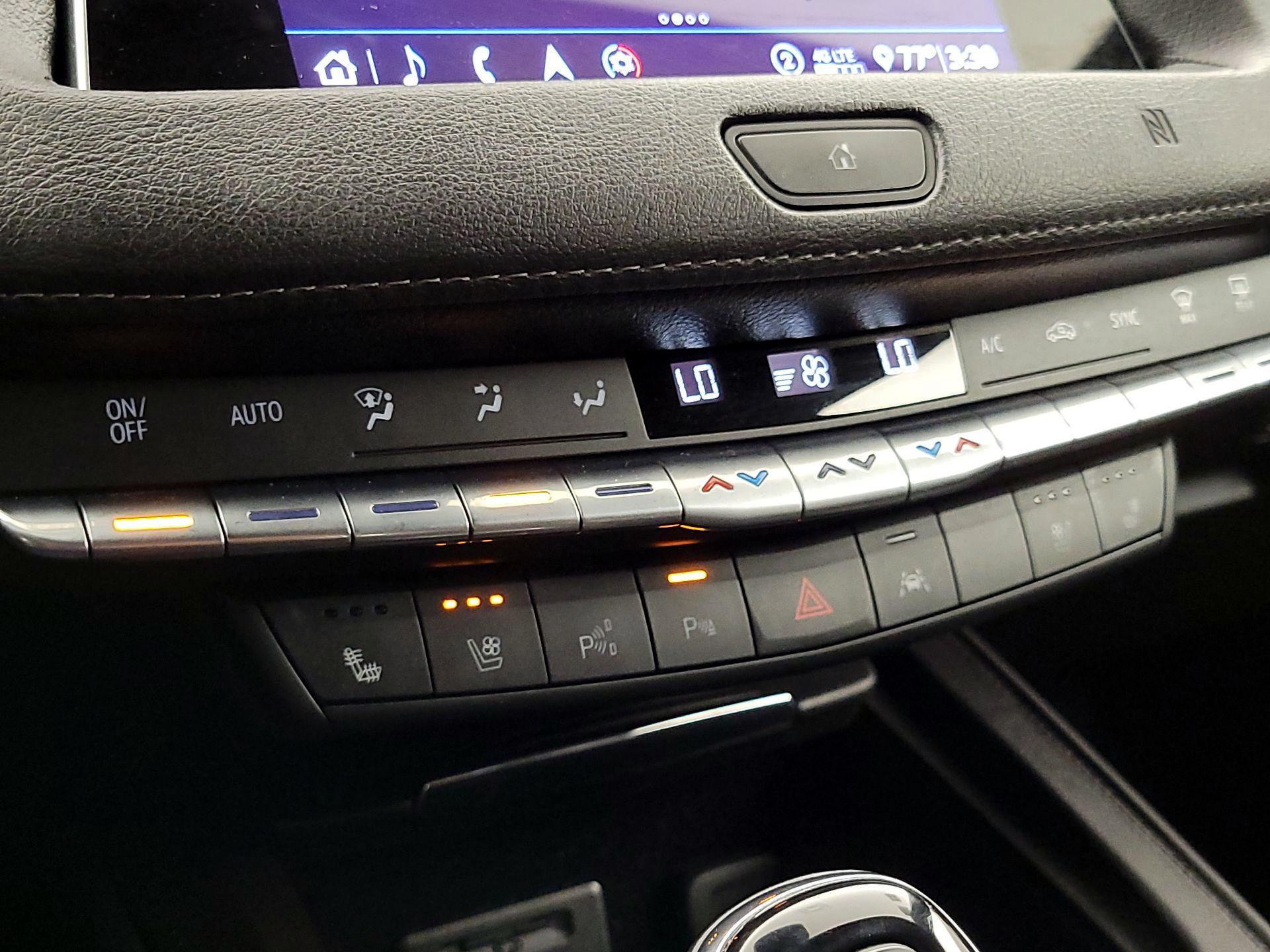 Thumbnail: 2020 Cadillac XT4 - 16