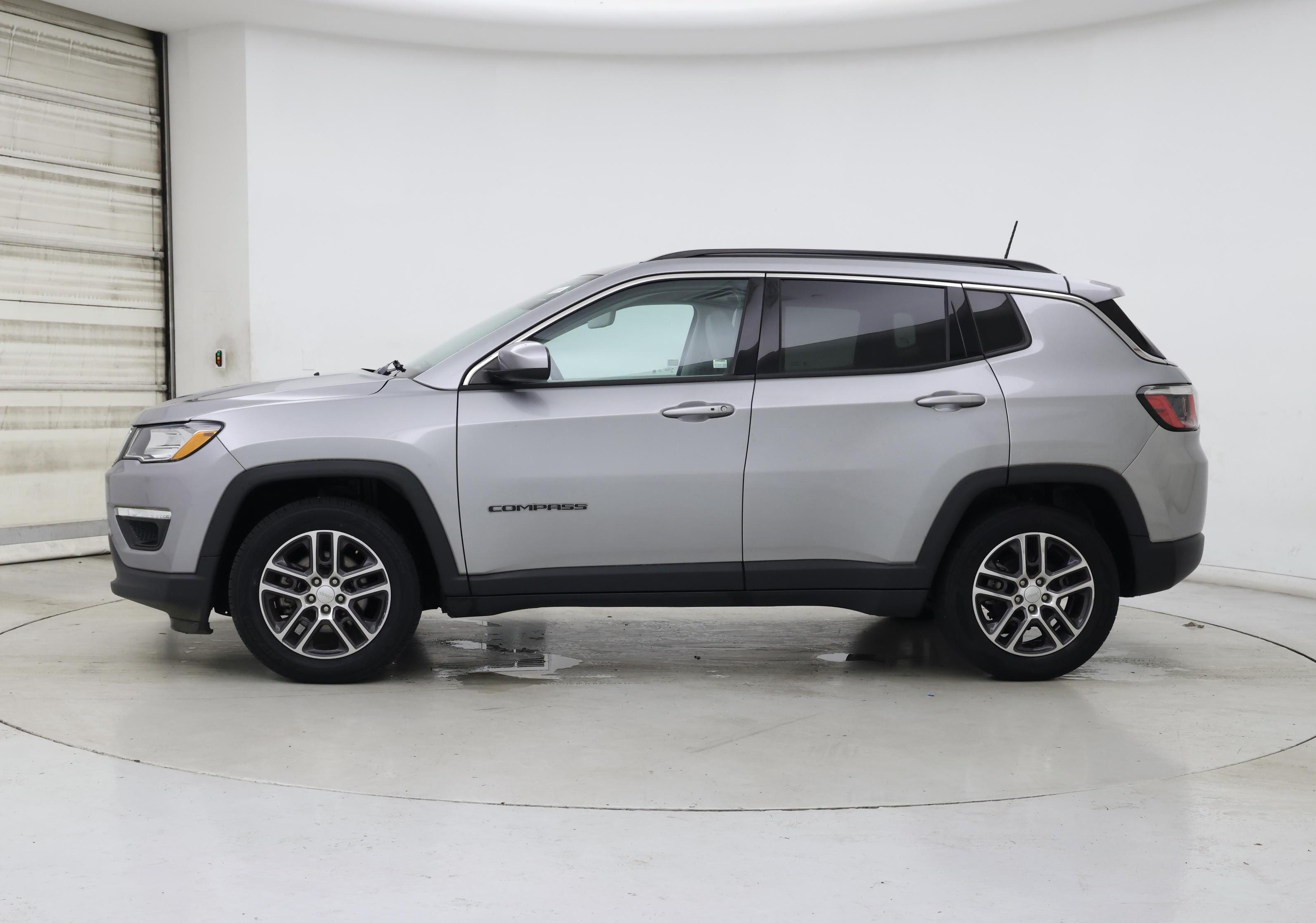 Thumbnail: 2019 Jeep Compass - 3
