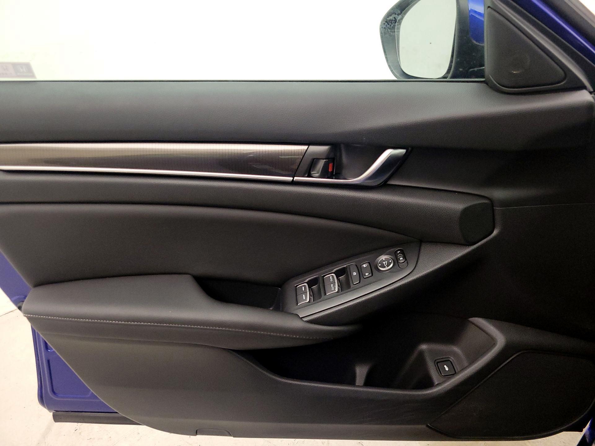 Thumbnail: 2019 Honda Accord - 12
