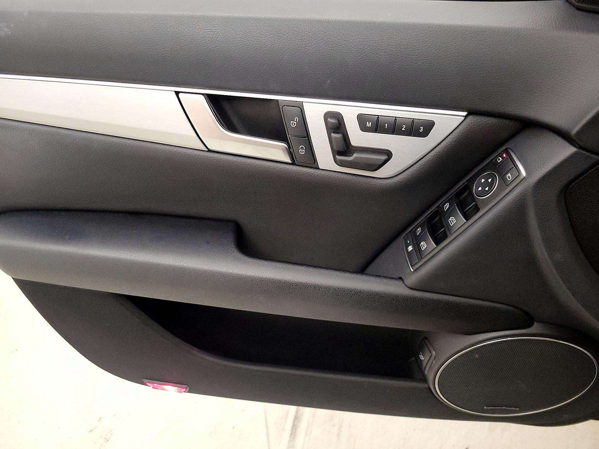 Thumbnail: 2014 Mercedes-Benz C-Class - 12