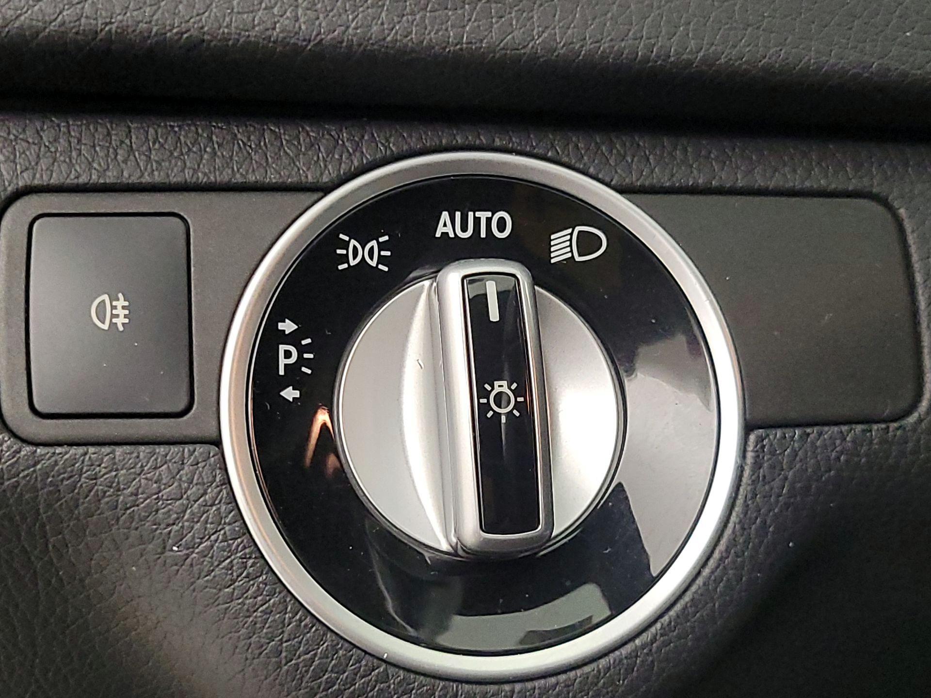 Thumbnail: 2014 Mercedes-Benz C-Class - 13