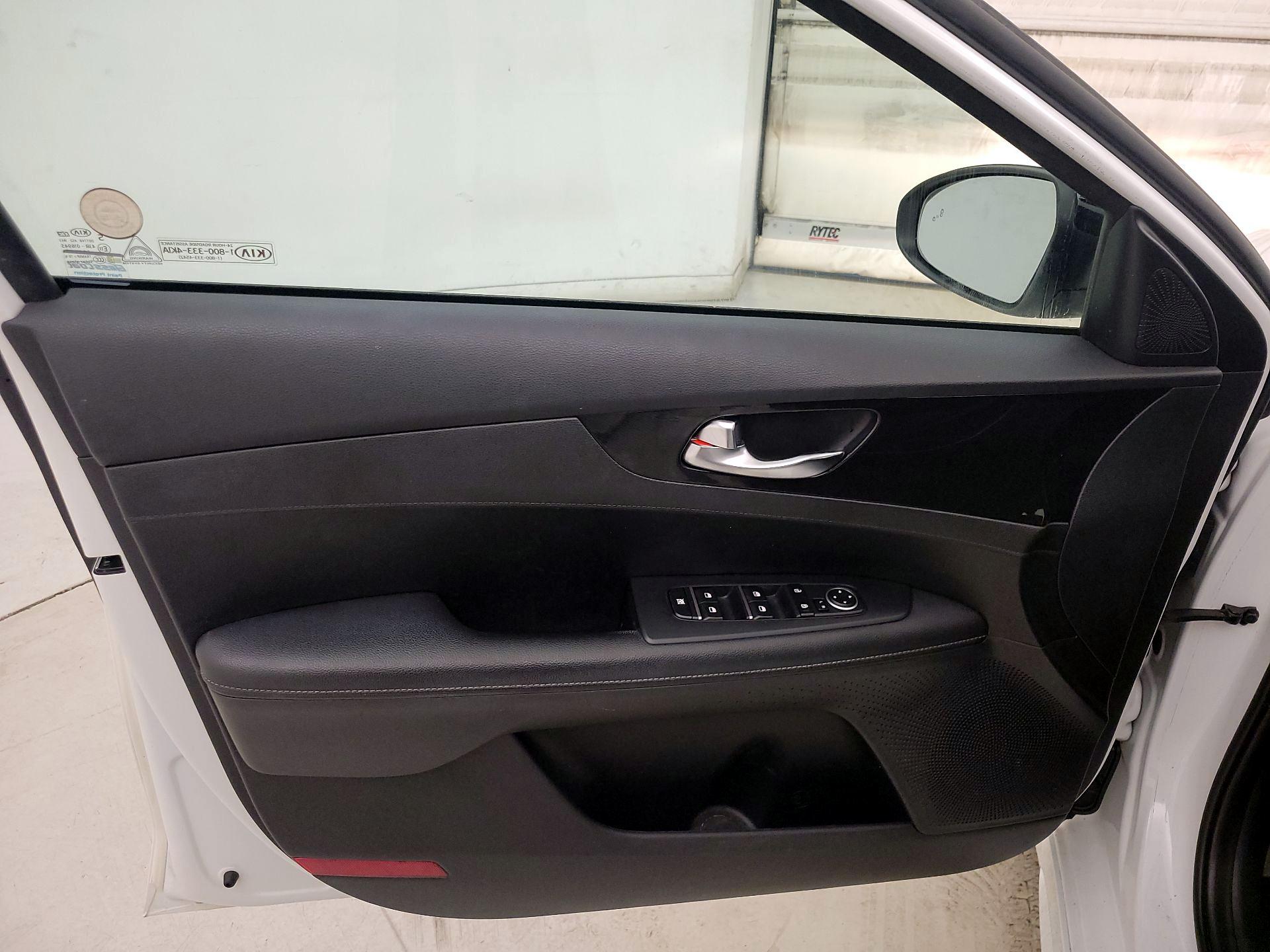 Thumbnail: 2021 Kia Forte - 12