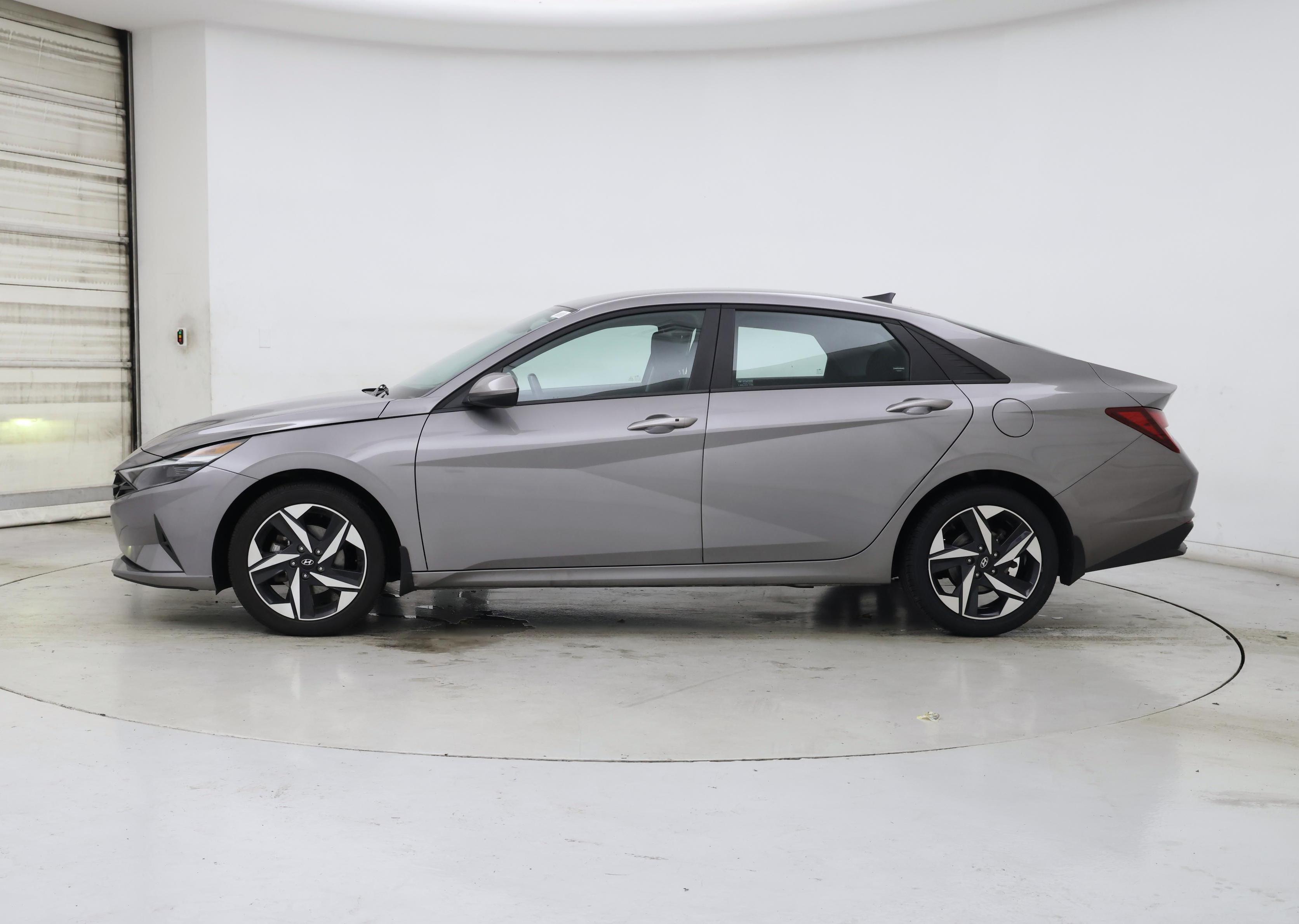 Thumbnail: 2023 Hyundai Elantra - 3