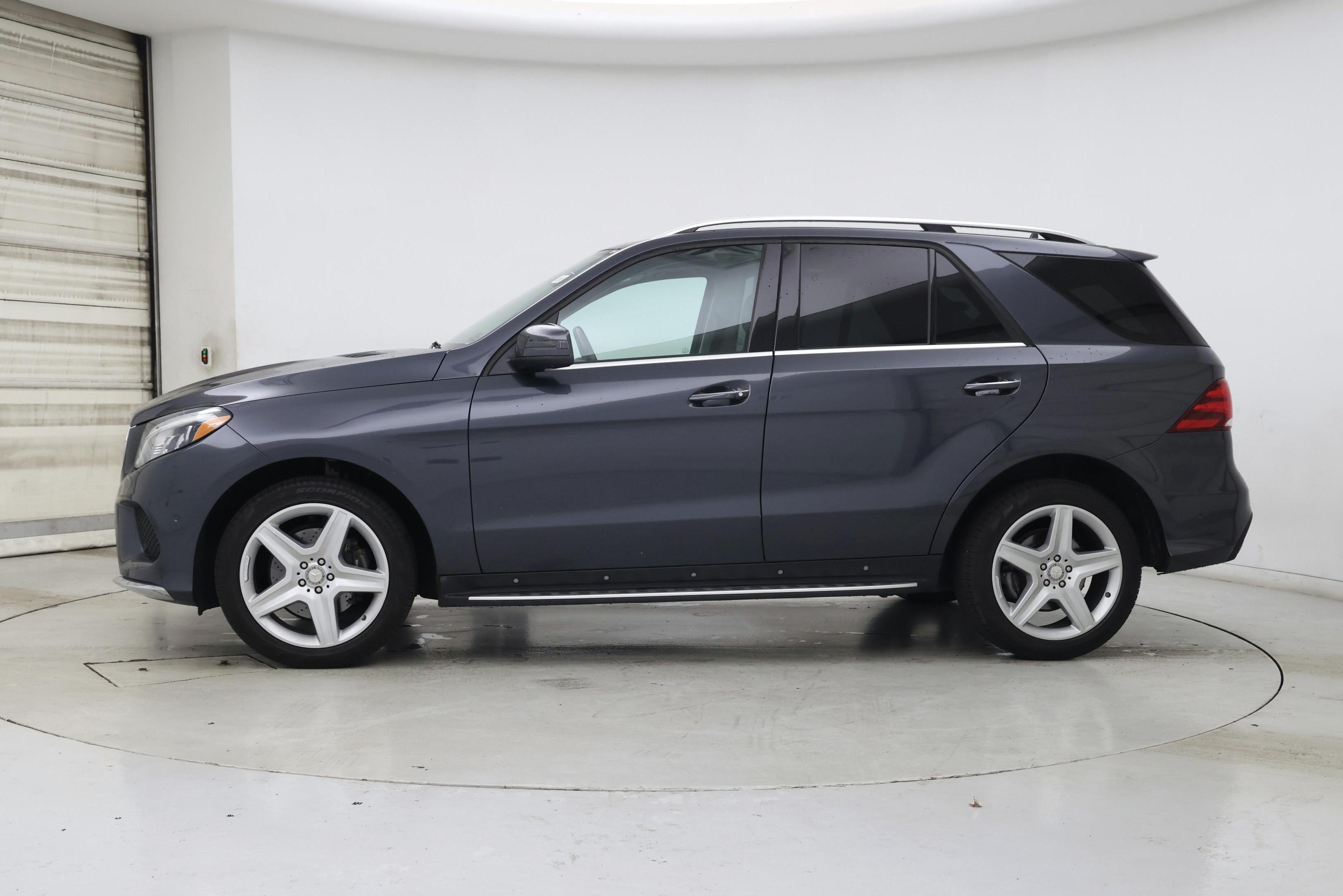 Thumbnail: 2016 Mercedes-Benz GLE - 3