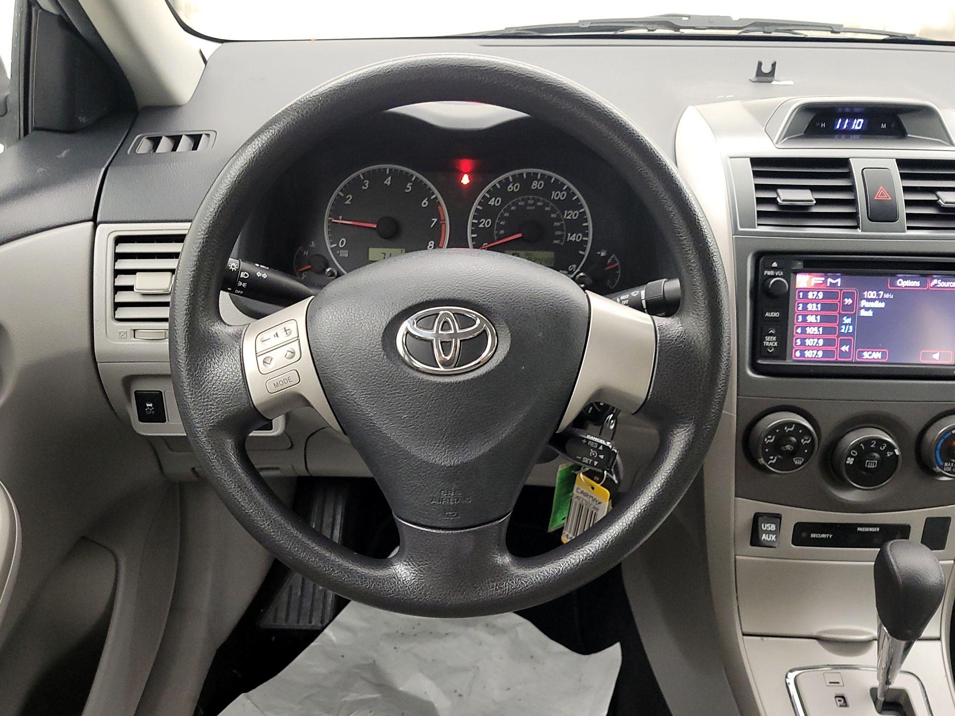 Thumbnail: 2013 Toyota Corolla - 10