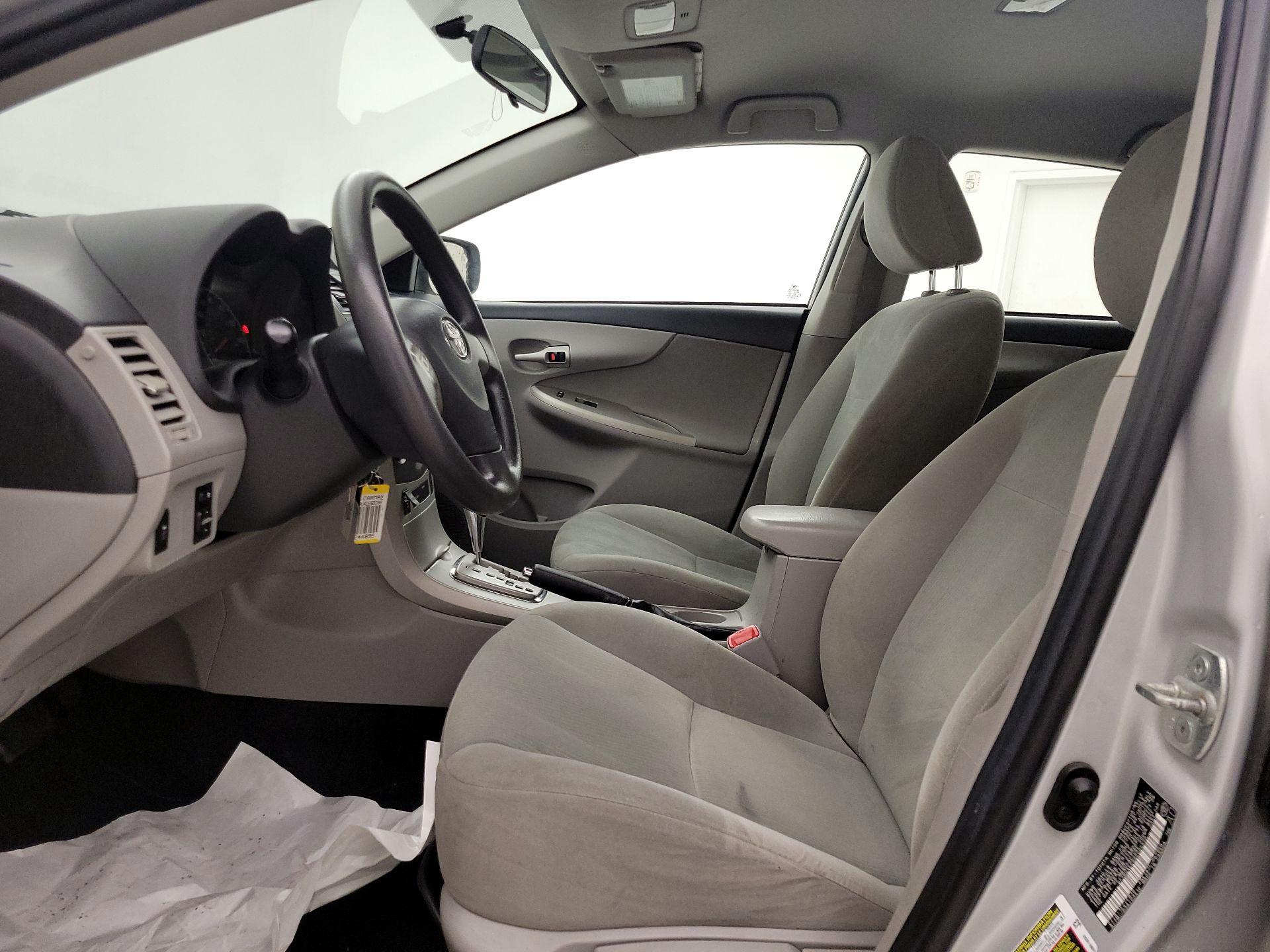 Thumbnail: 2013 Toyota Corolla - 11